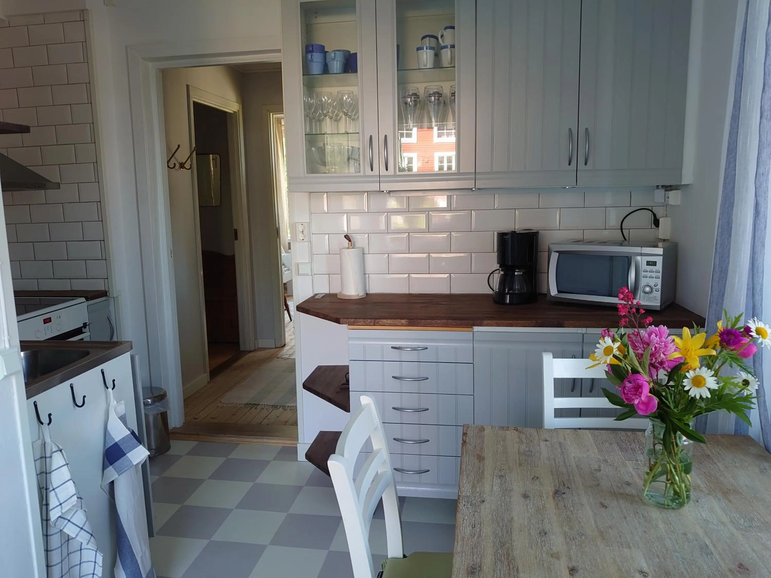 Kitchen or kitchenette in Vandrarhemmet Tallbacka/Ängelsberg Hostel