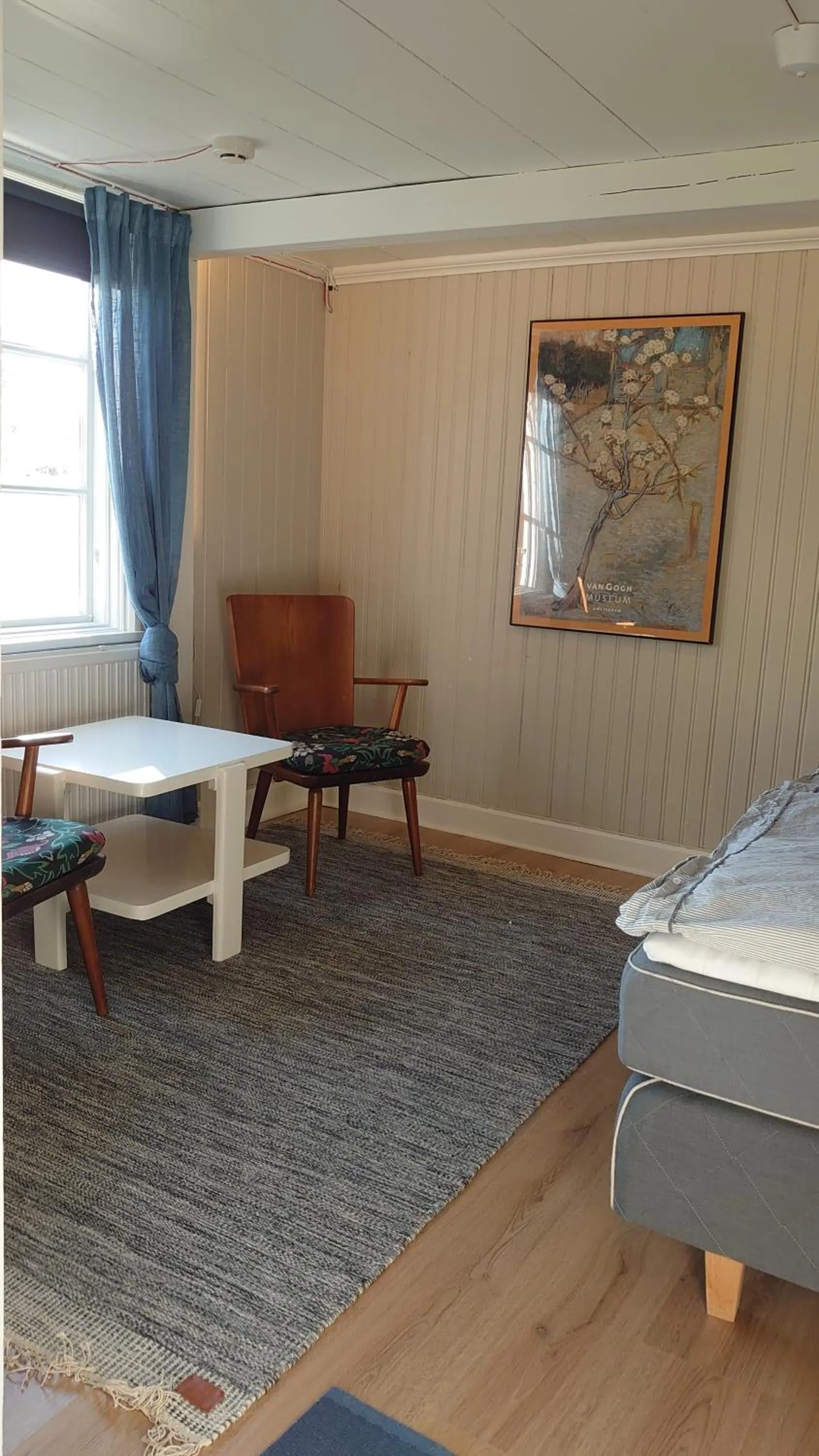 Seating area, Bed in Vandrarhemmet Tallbacka/Ängelsberg Hostel