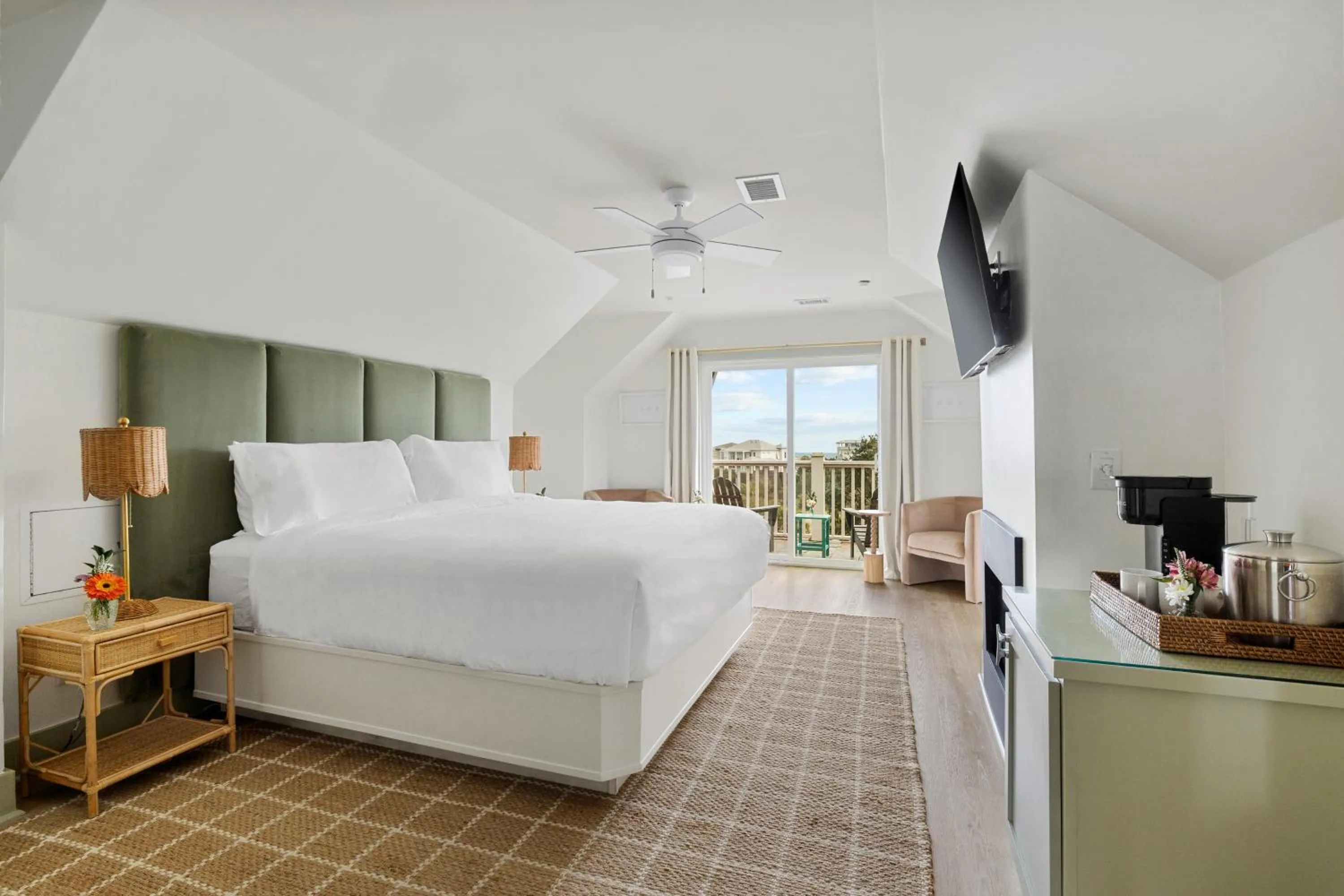 Bedroom, Bed in Regatta Inn - Adults Only