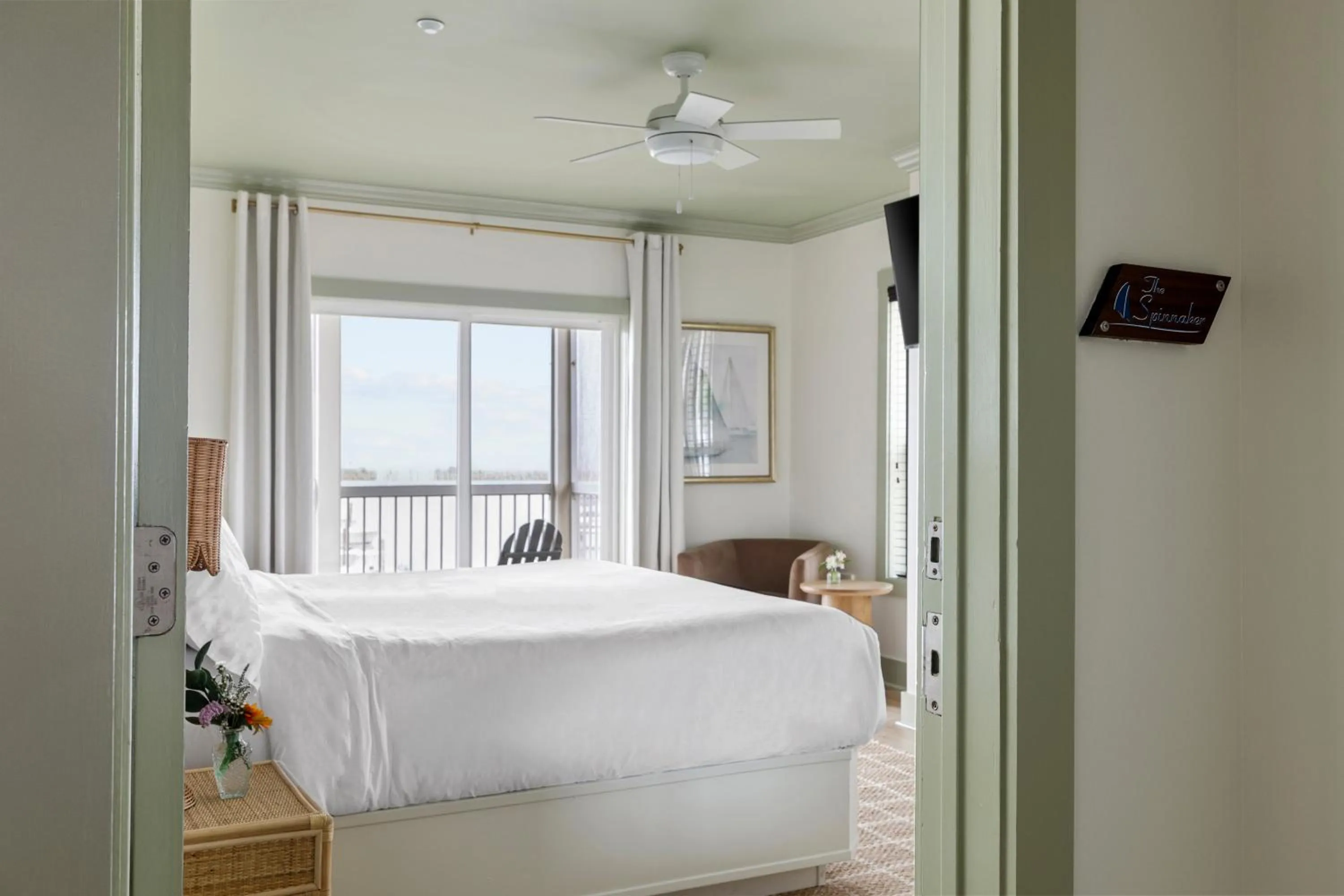 Bedroom, Bed in Regatta Inn - Adults Only