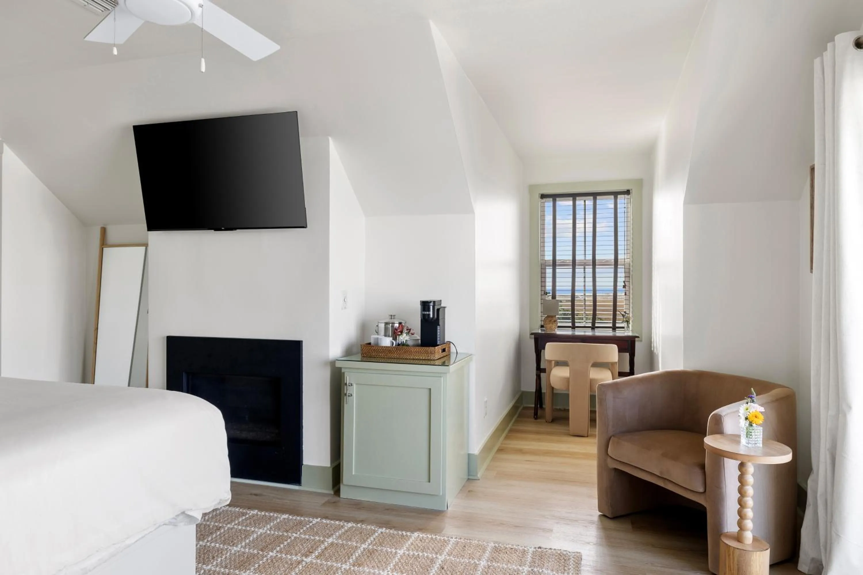 Bedroom, Bed in Regatta Inn - Adults Only