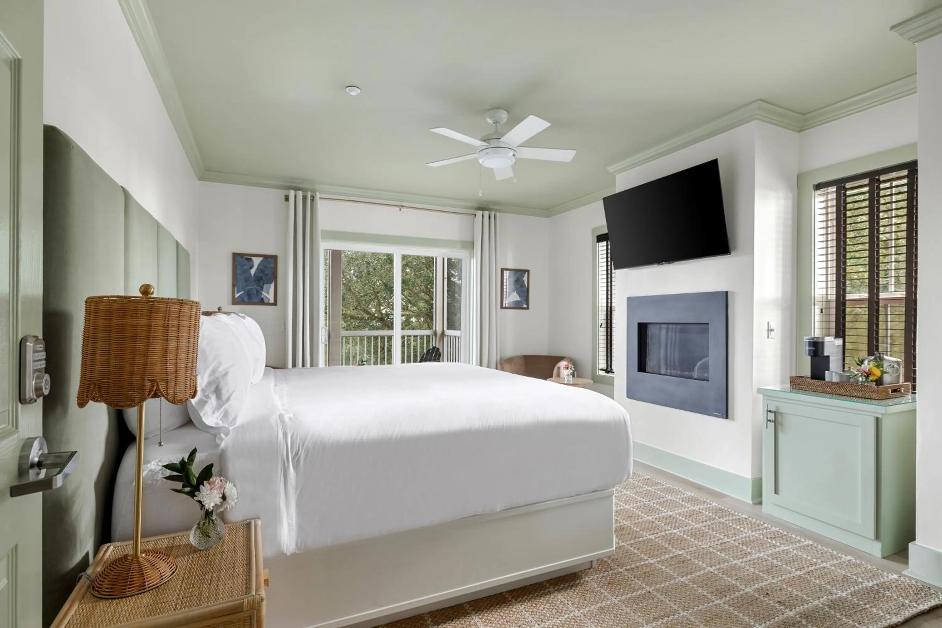 Bedroom, Bed in Regatta Inn - Adults Only