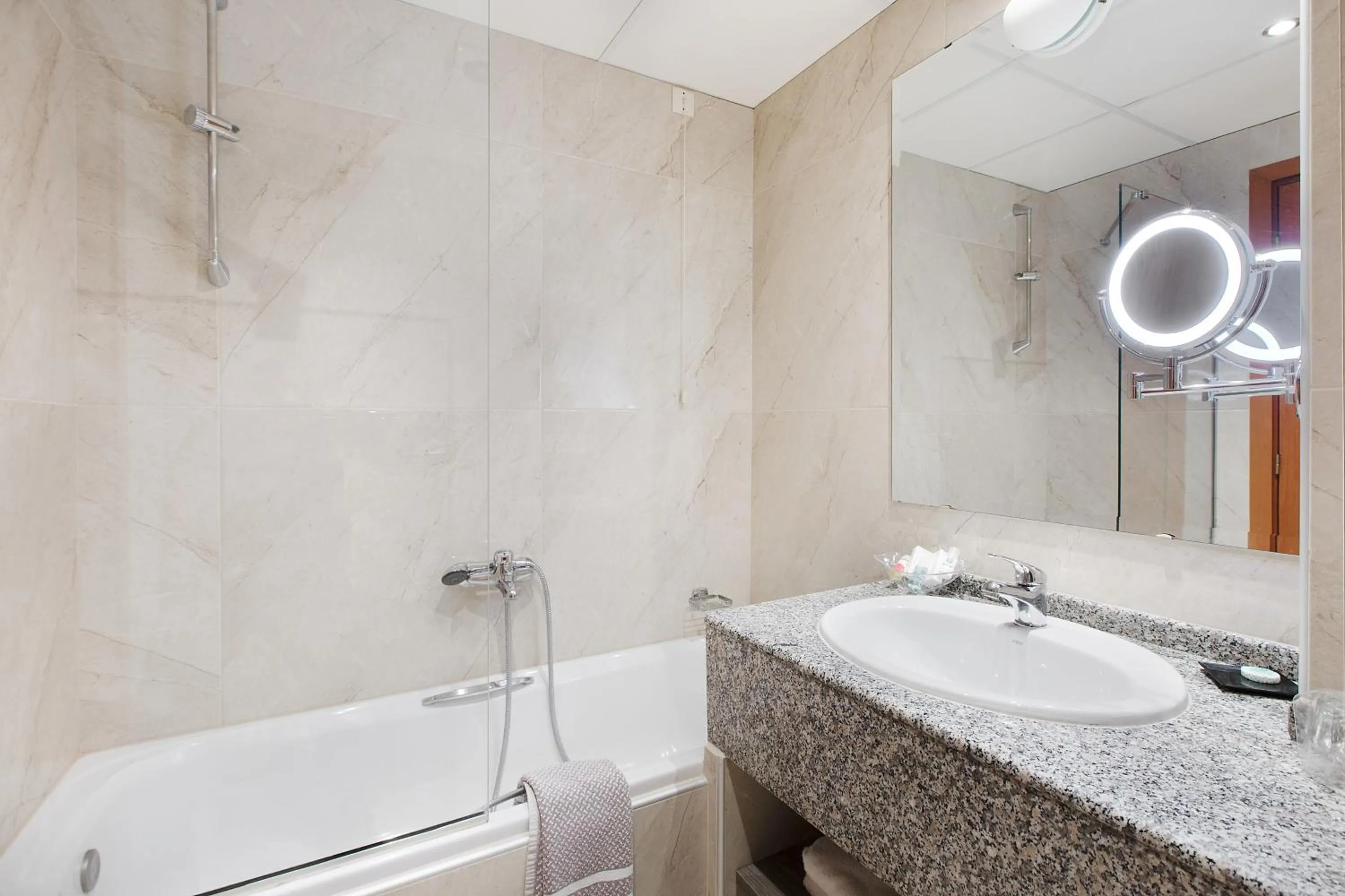 Shower in Hotel Z Palace & Congress Center