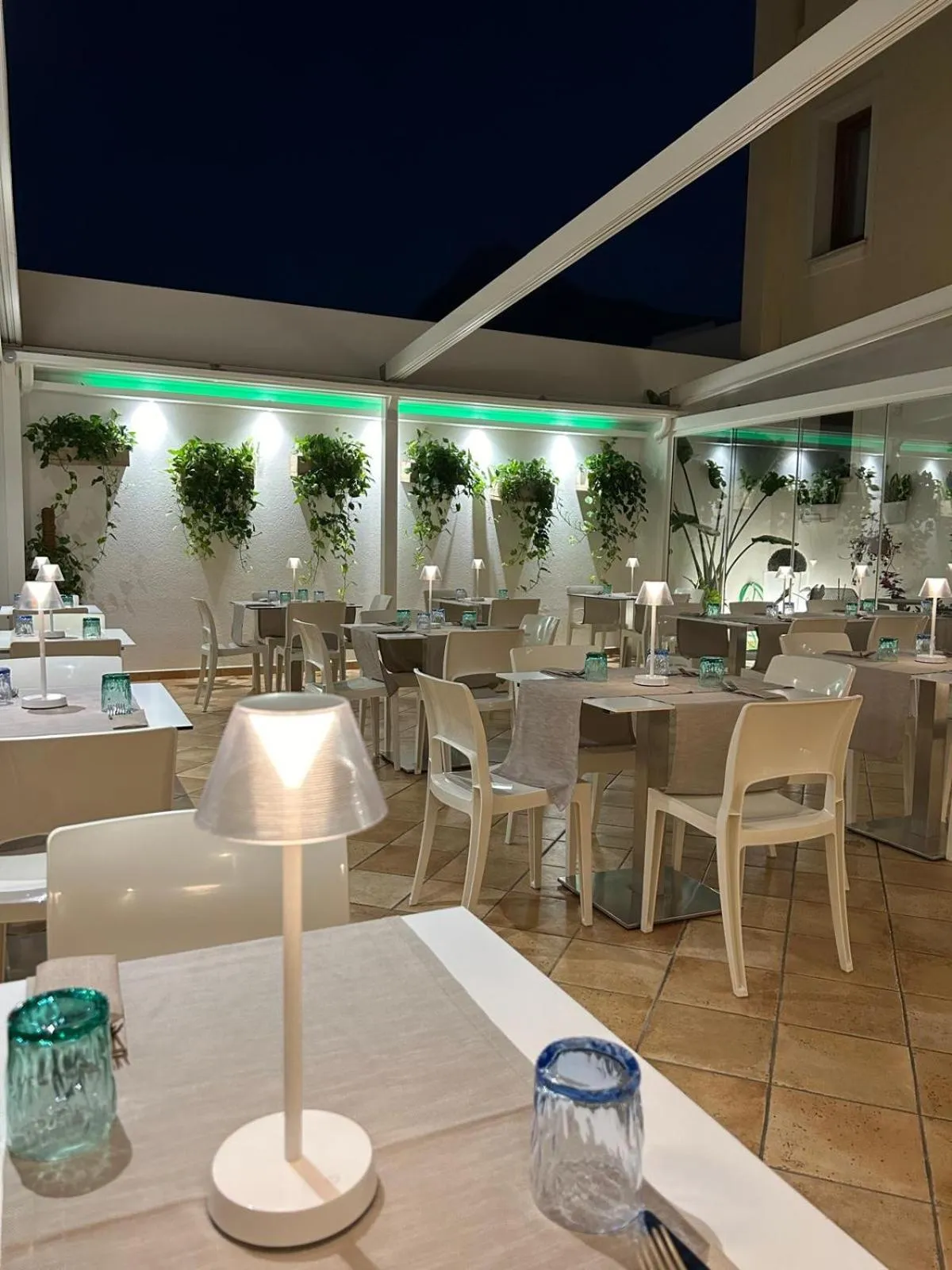 Restaurant/places to eat in Hotel Trinacria