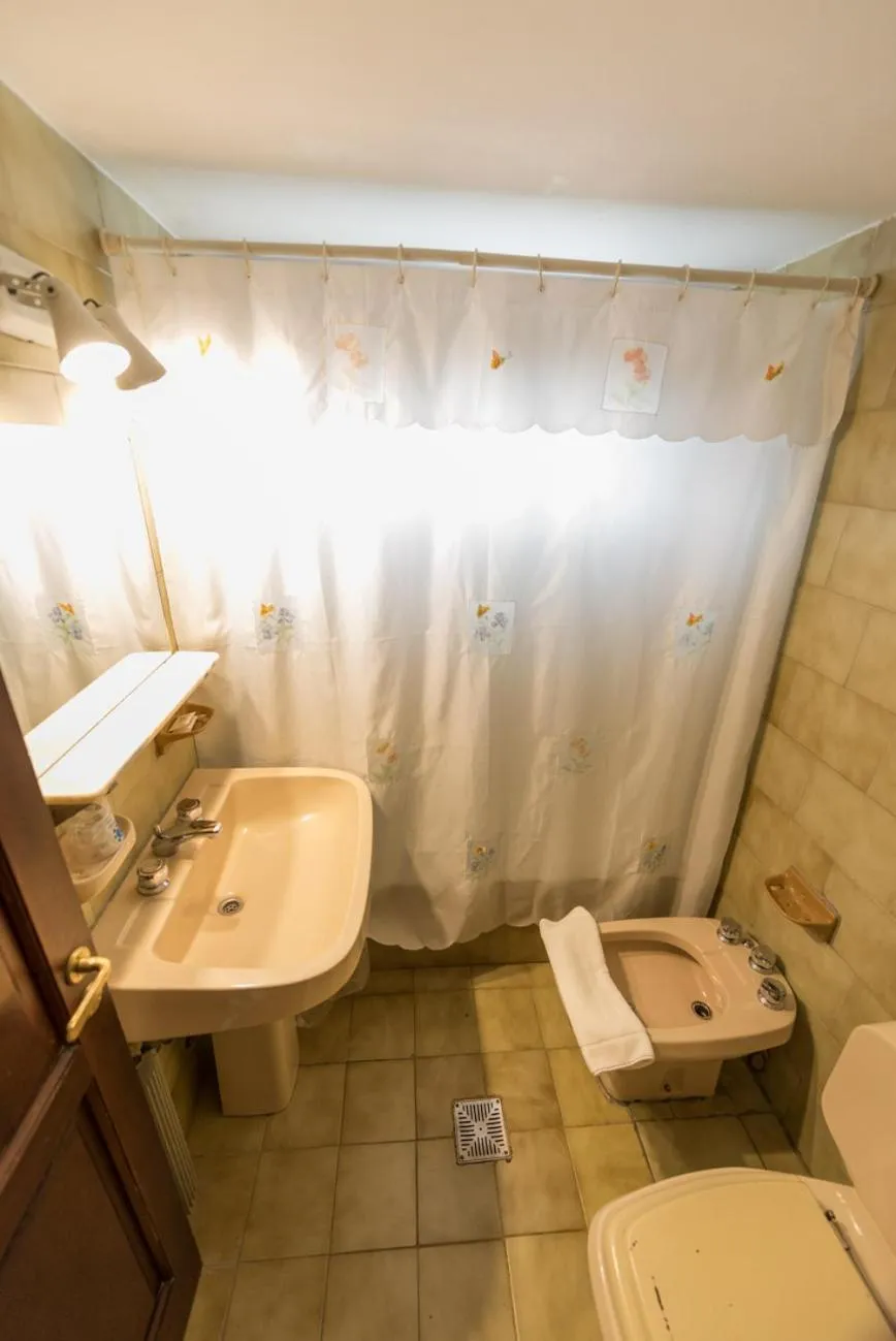 Bathroom in Tunqueley Hotel