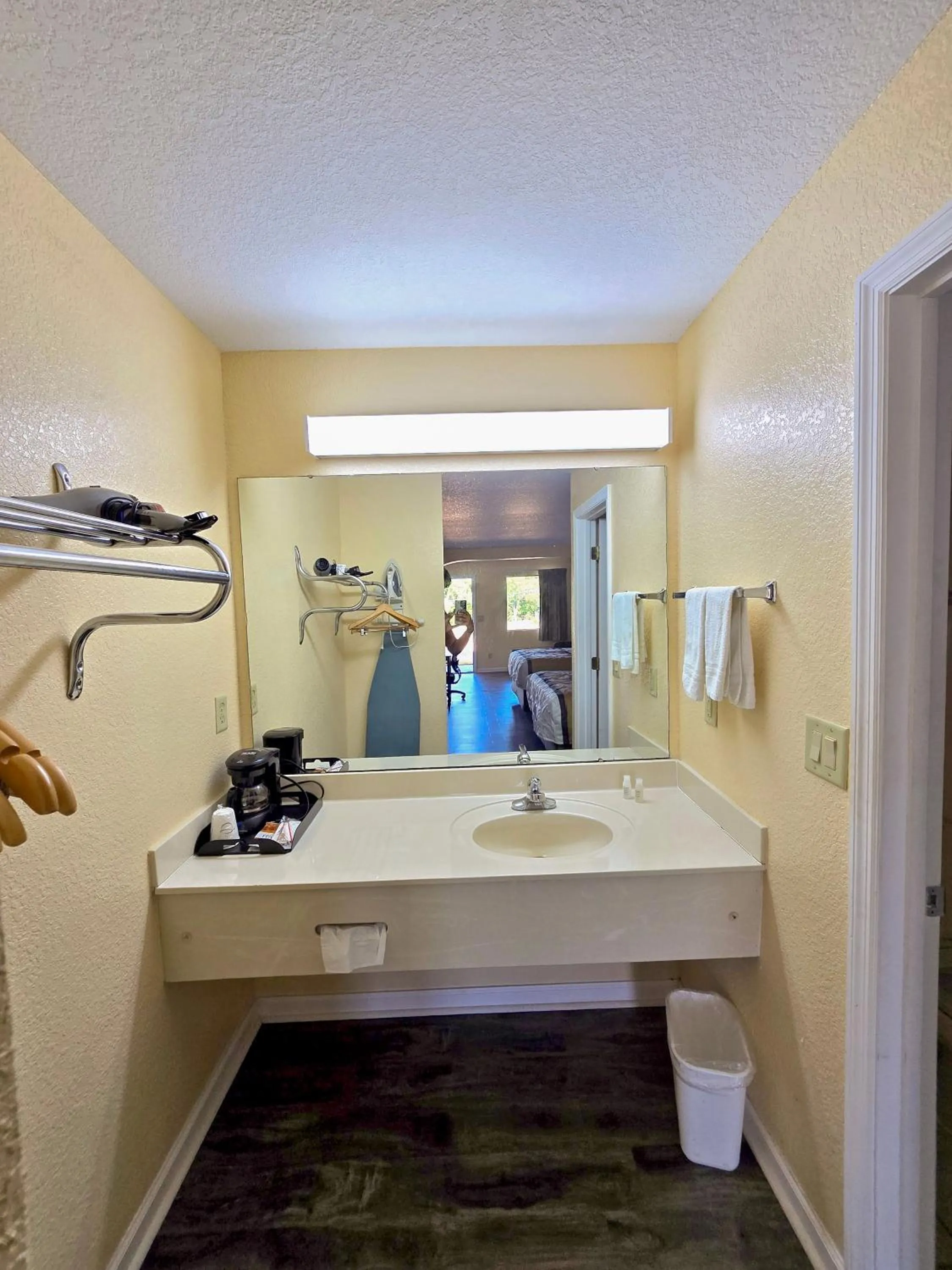 Bathroom in Garden Inn and Suites near Callaway Gardens Pine Mountain