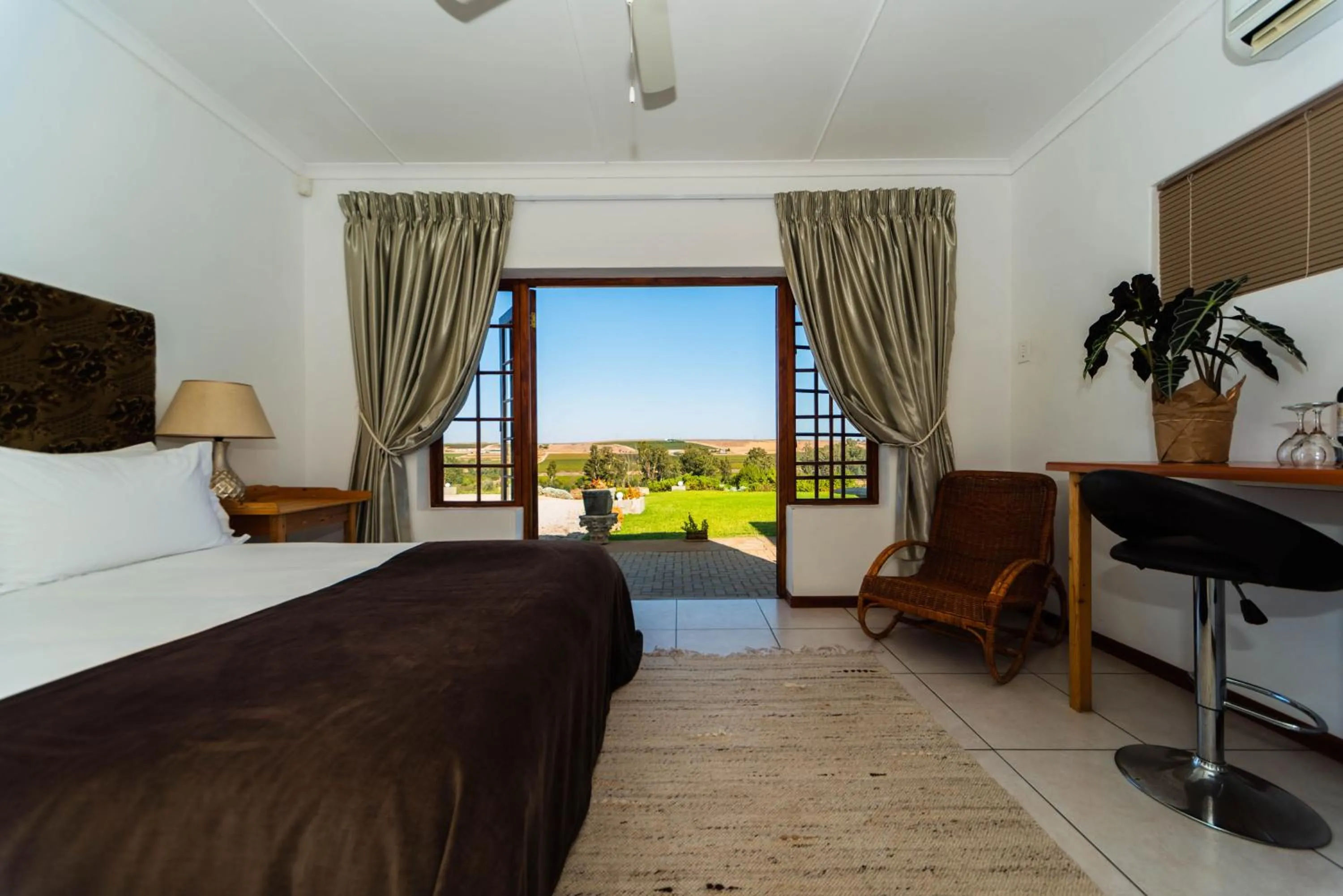 Bed in Melkboomsdrift Guest House & Conference Centre