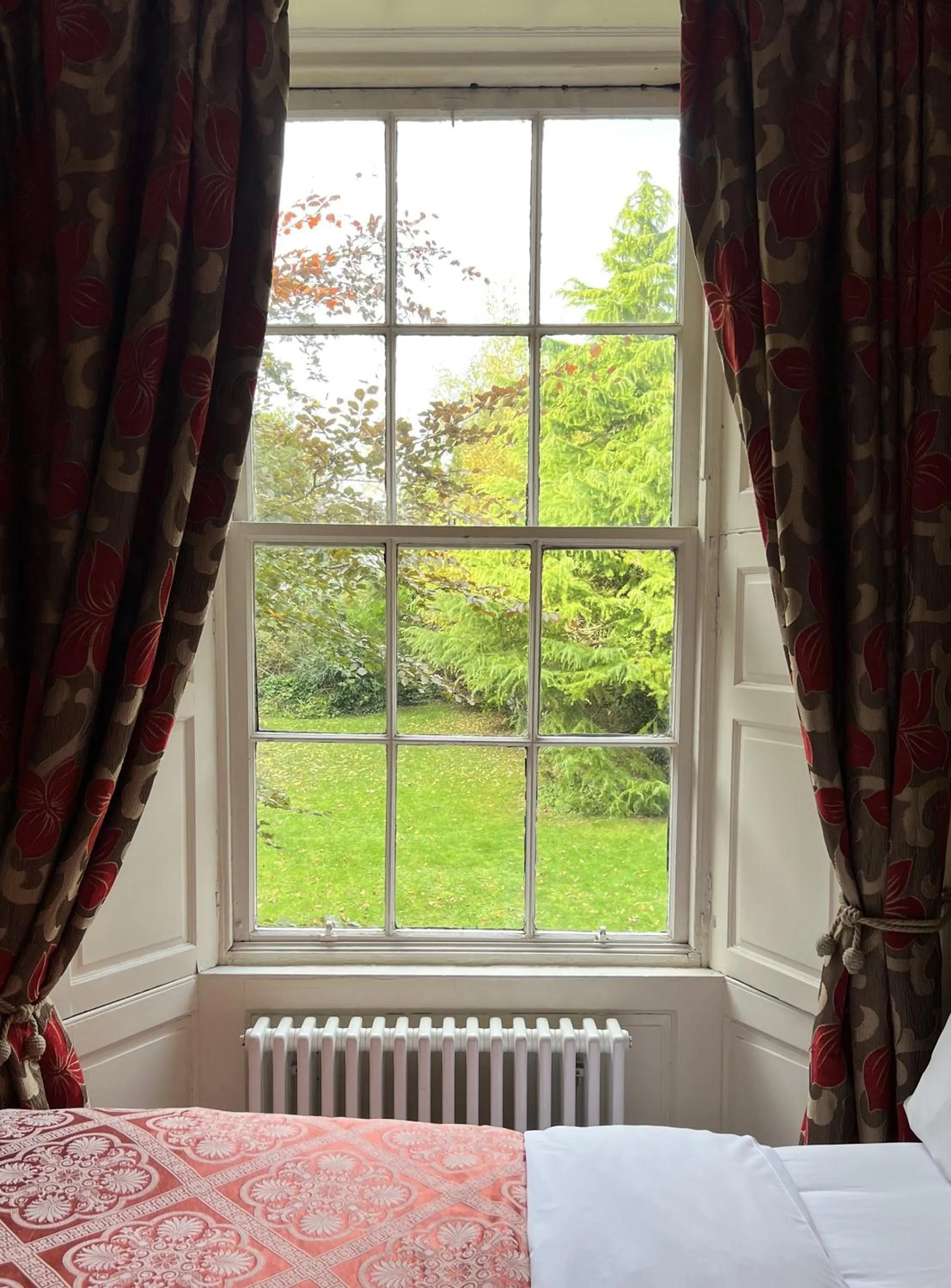 Bed in Ashtree House Hotel, Glasgow Airport & Paisley