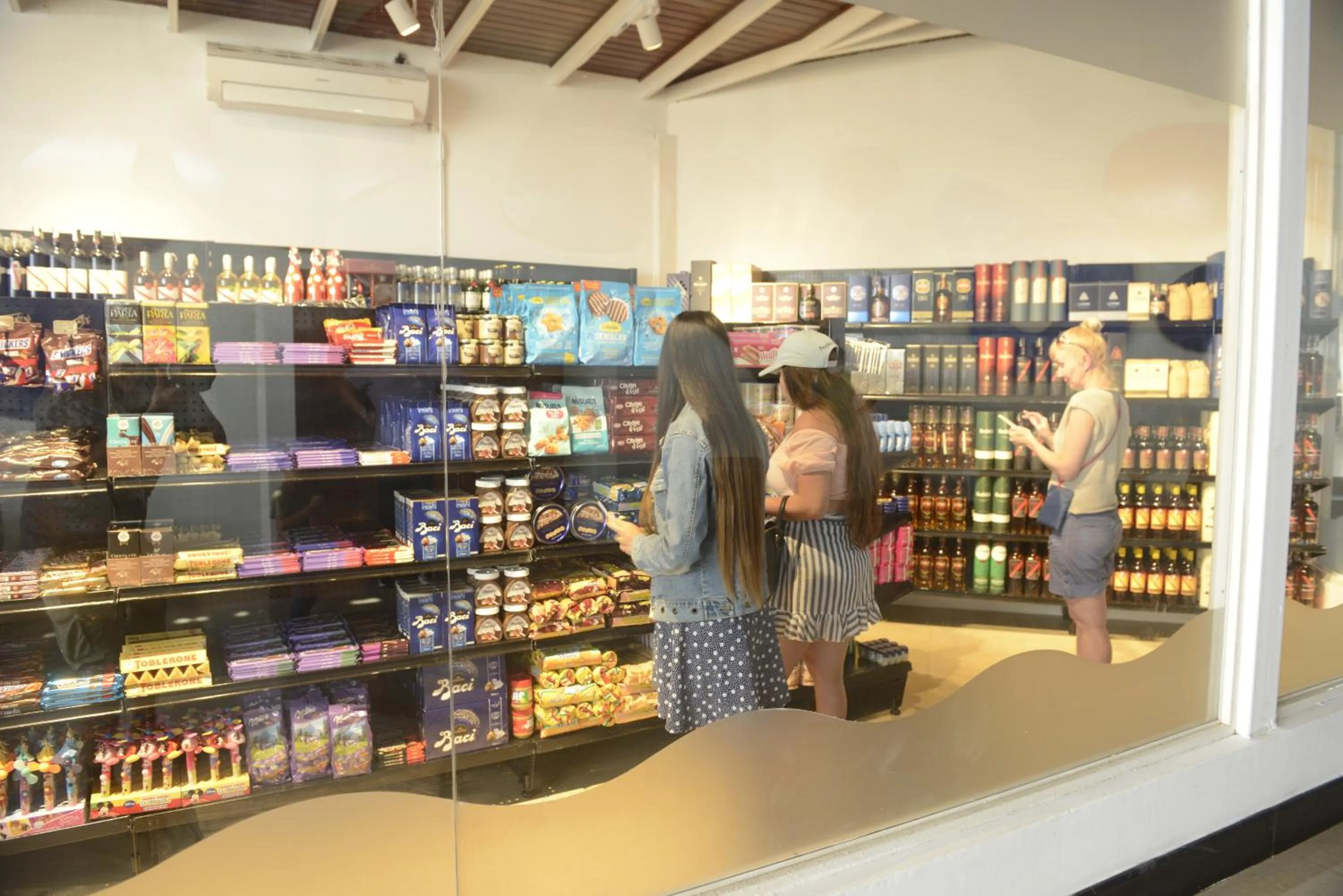 On-site shops in Sunsol Isla Caribe