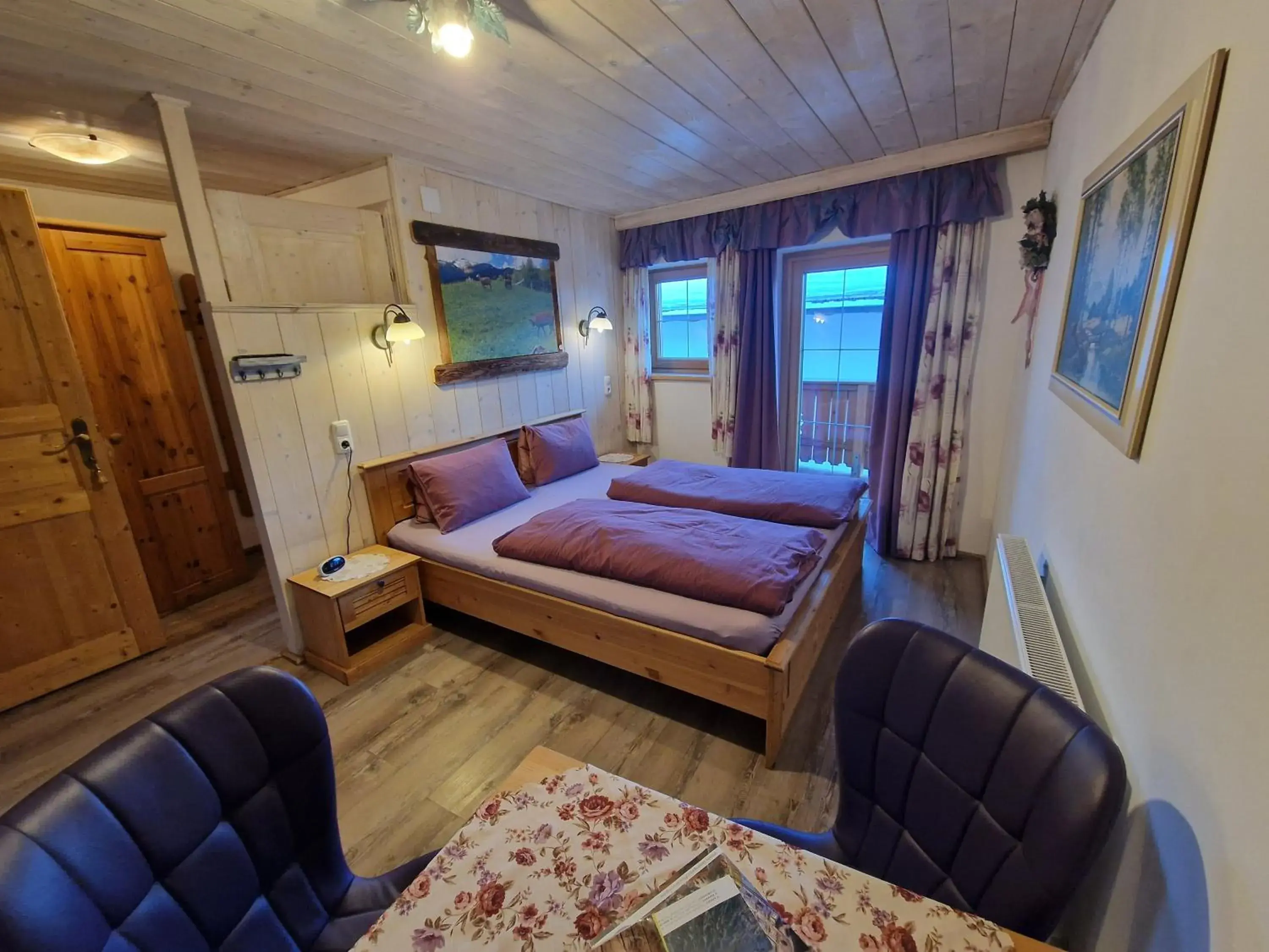 Twin Room with Mountain View in Badhaus Twin Room with Mountain View in Badhaus
