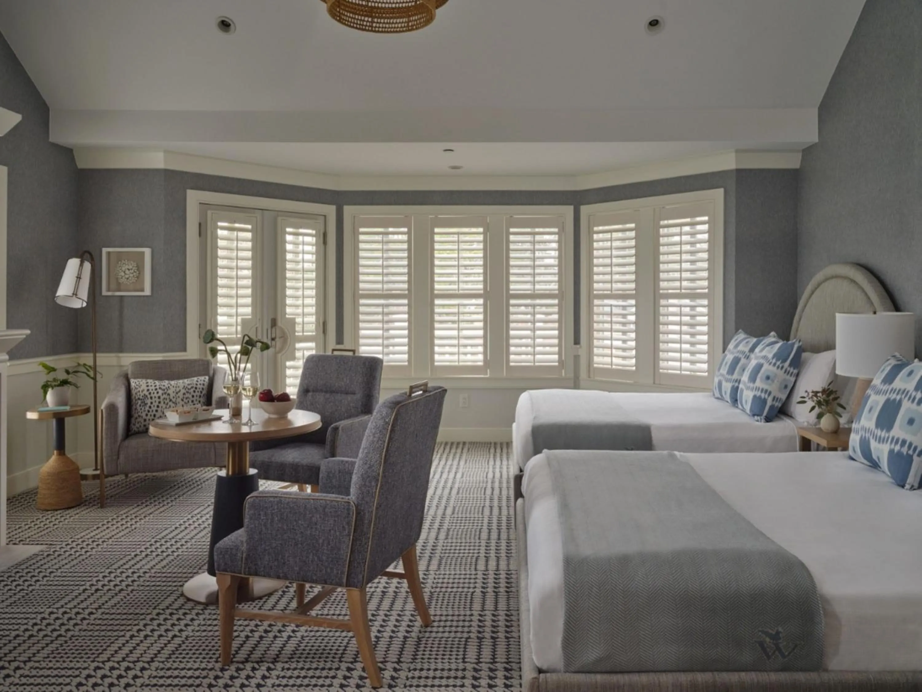 Bed in Wequassett Resort and Golf Club