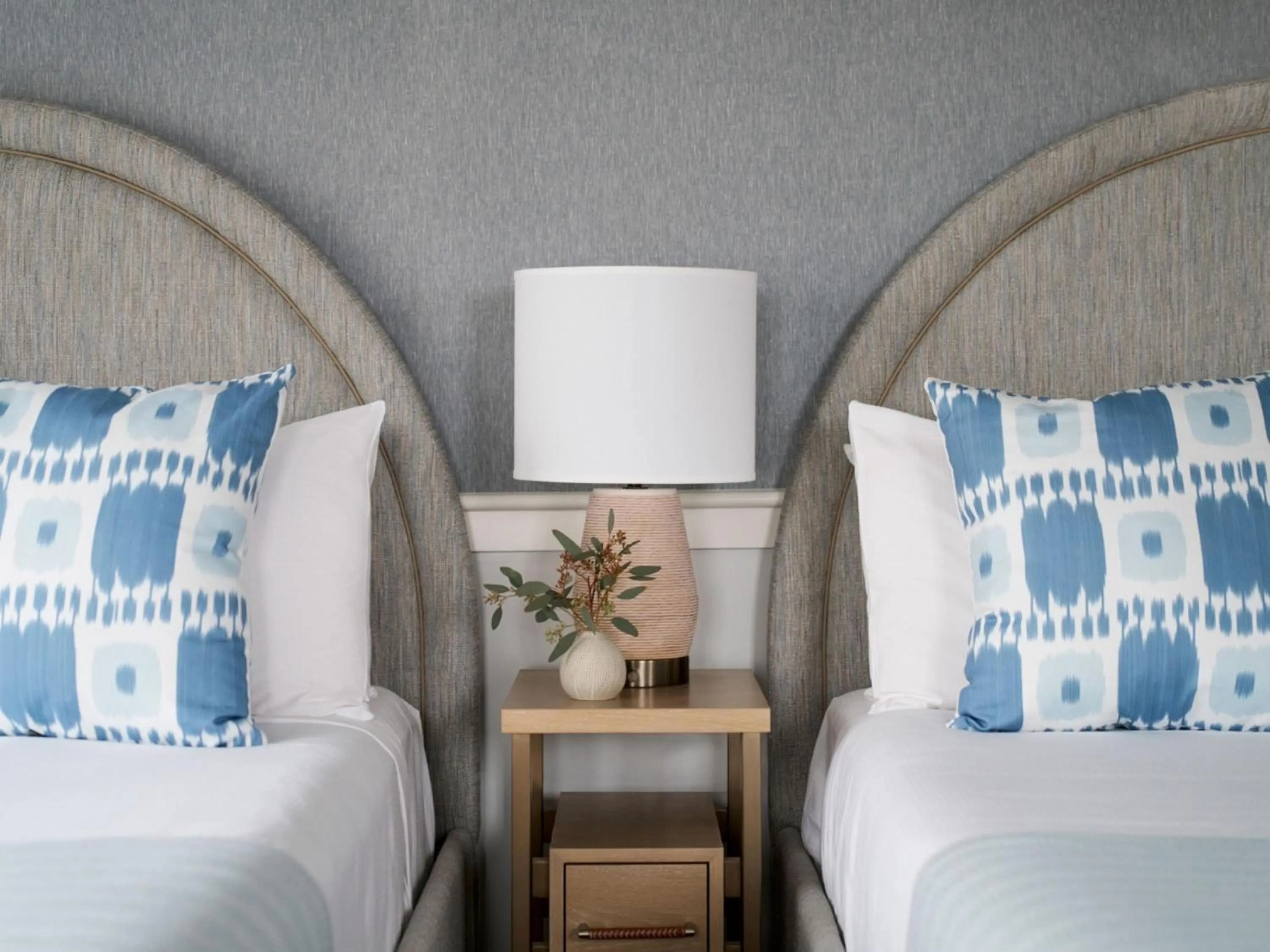 Bed in Wequassett Resort and Golf Club