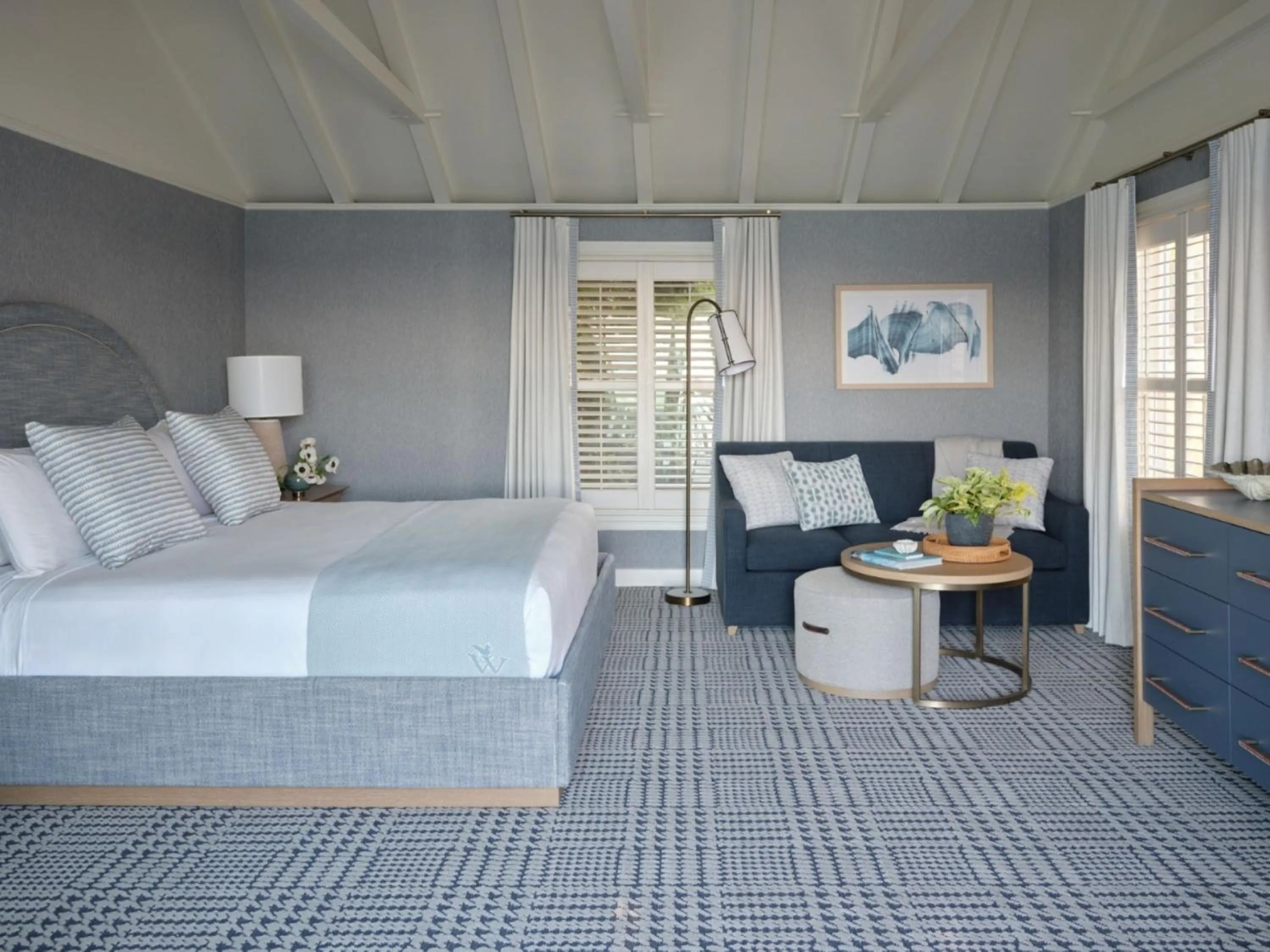 Bed in Wequassett Resort and Golf Club