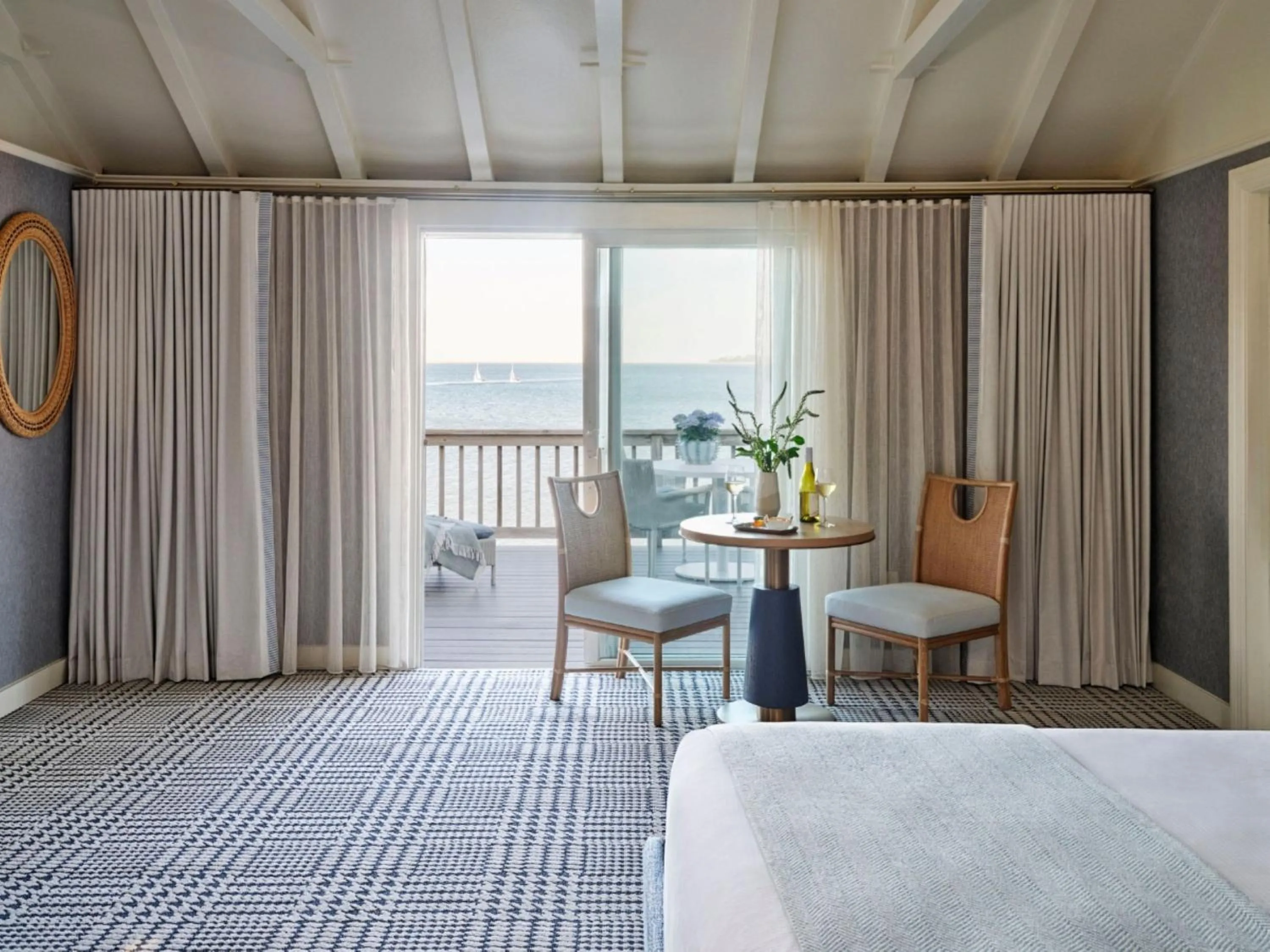 Bed in Wequassett Resort and Golf Club