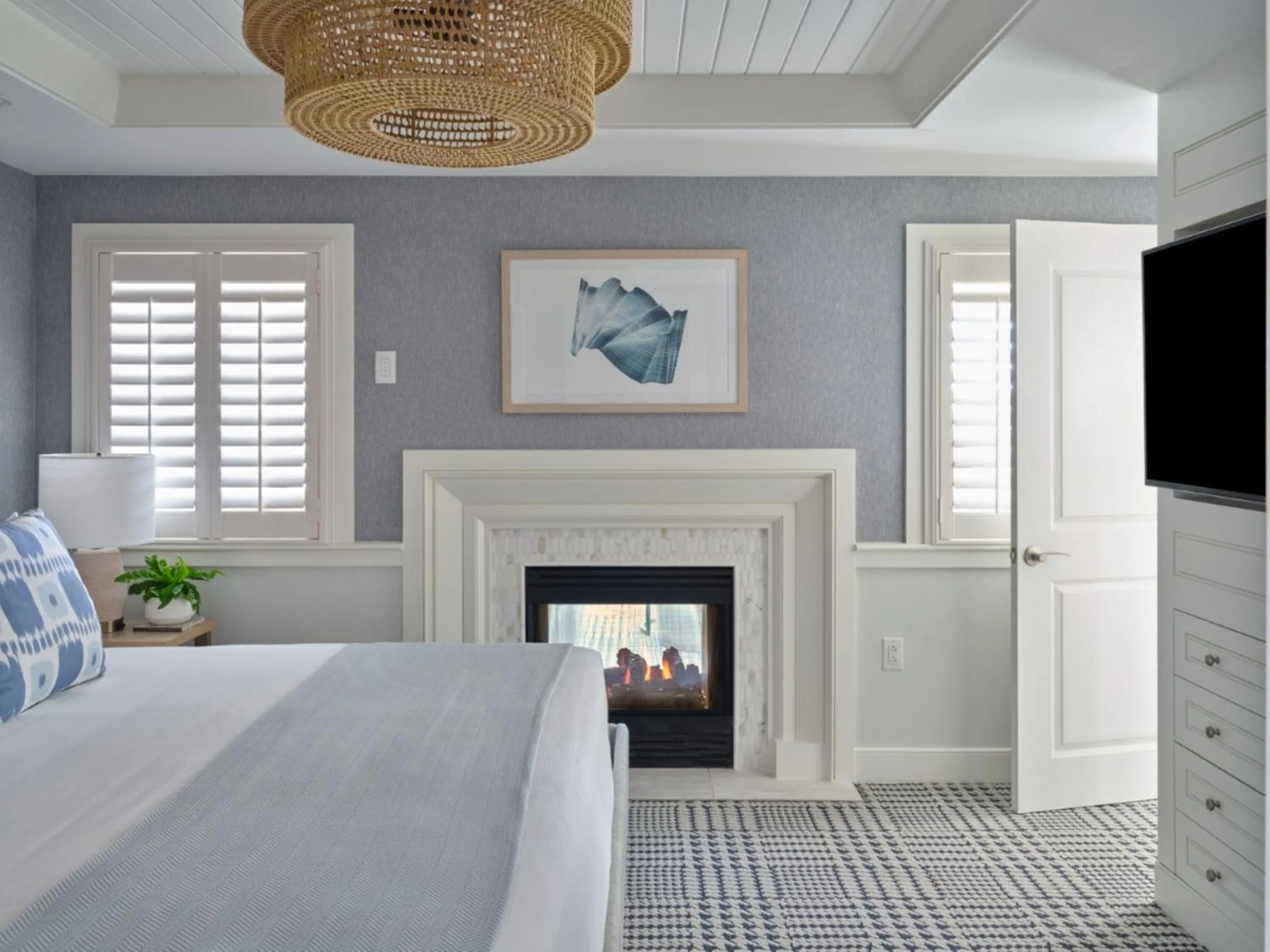 Bed in Wequassett Resort and Golf Club