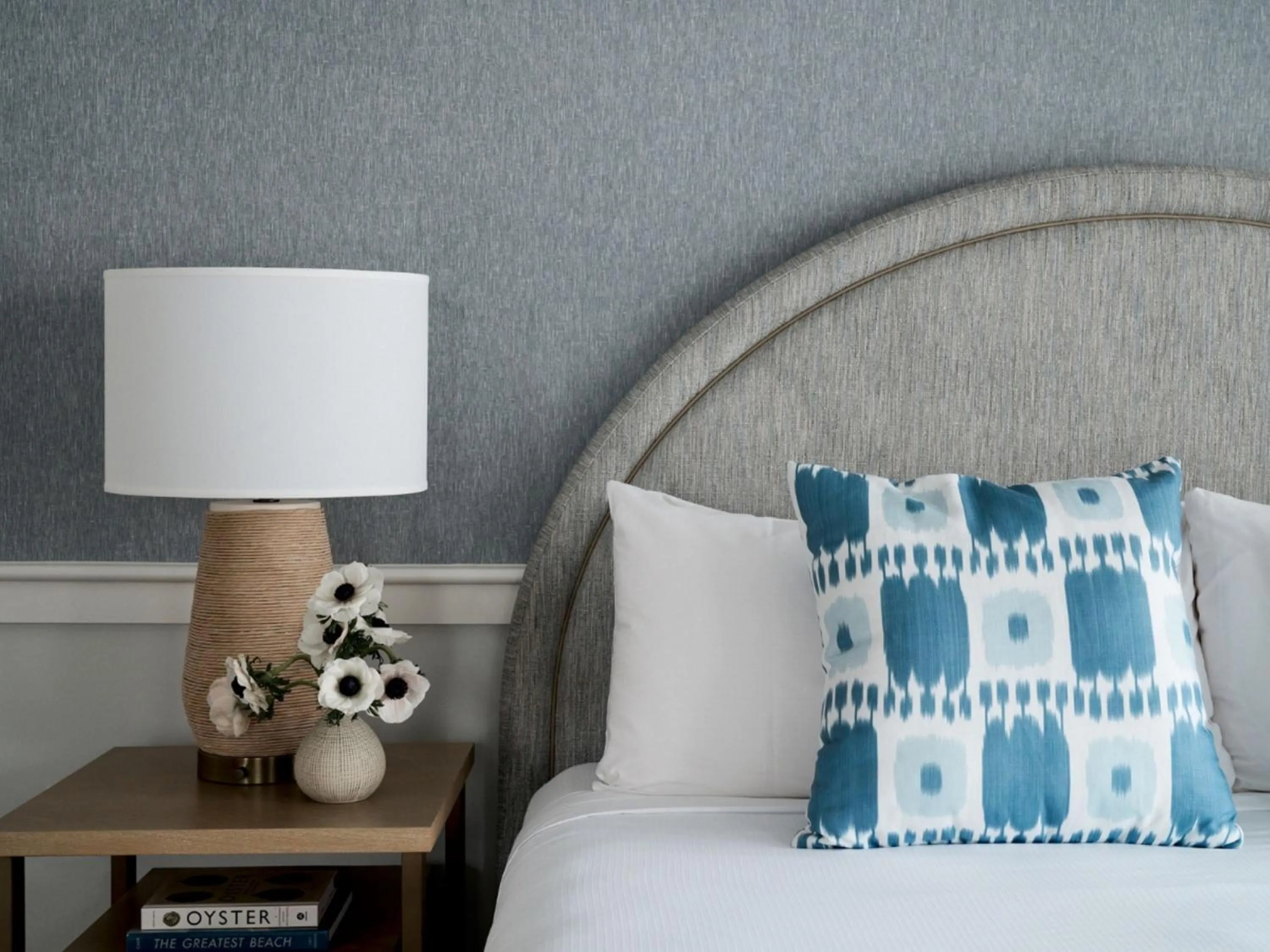 Bed in Wequassett Resort and Golf Club