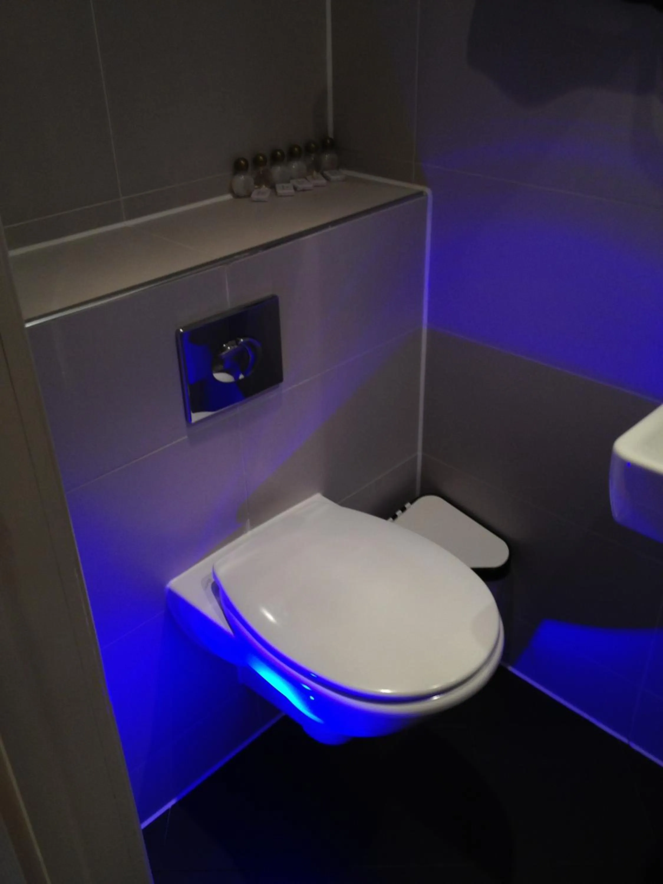 Bathroom in NOX West End Lane I