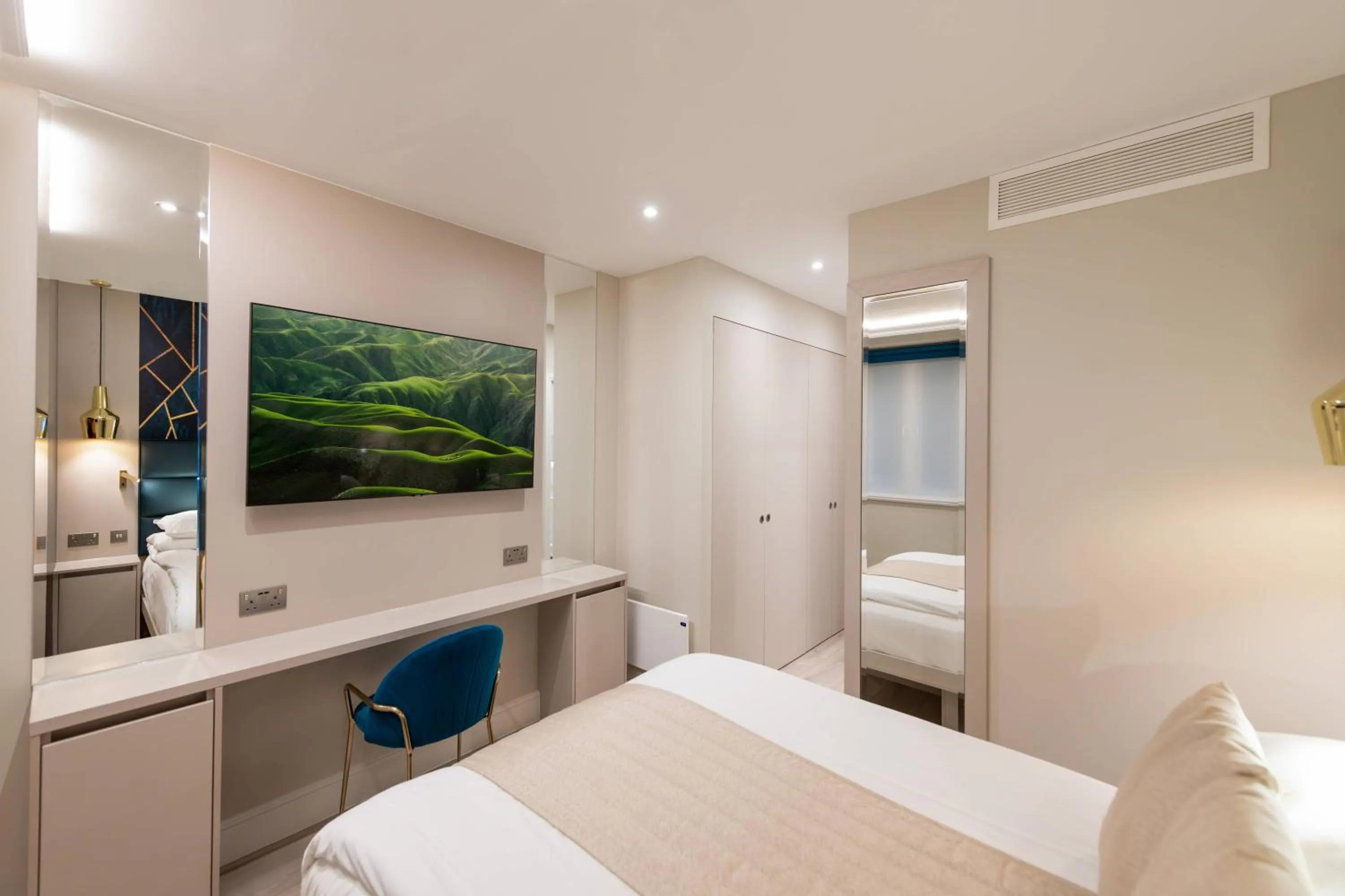 Bedroom in NOX West End Lane I