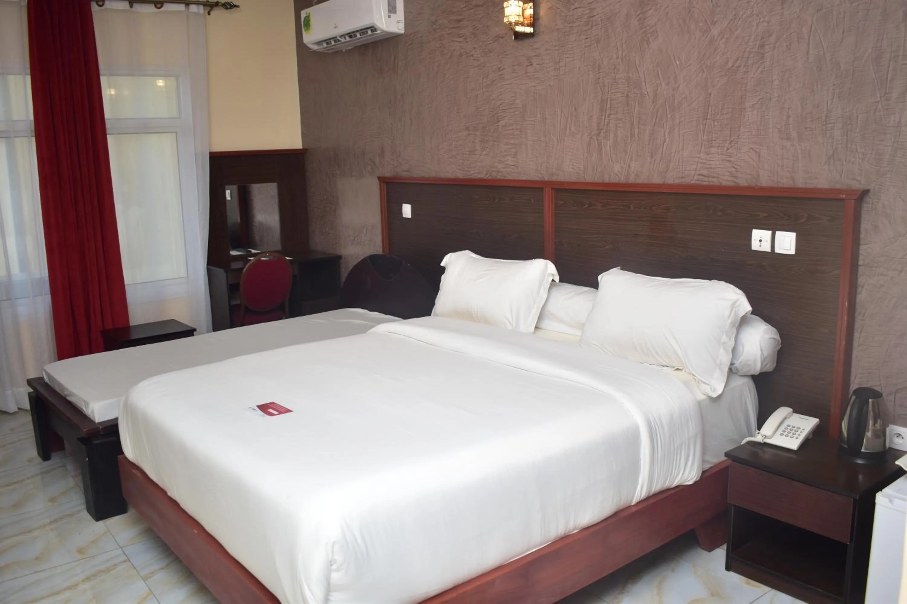 Bed in Safyad Hotel