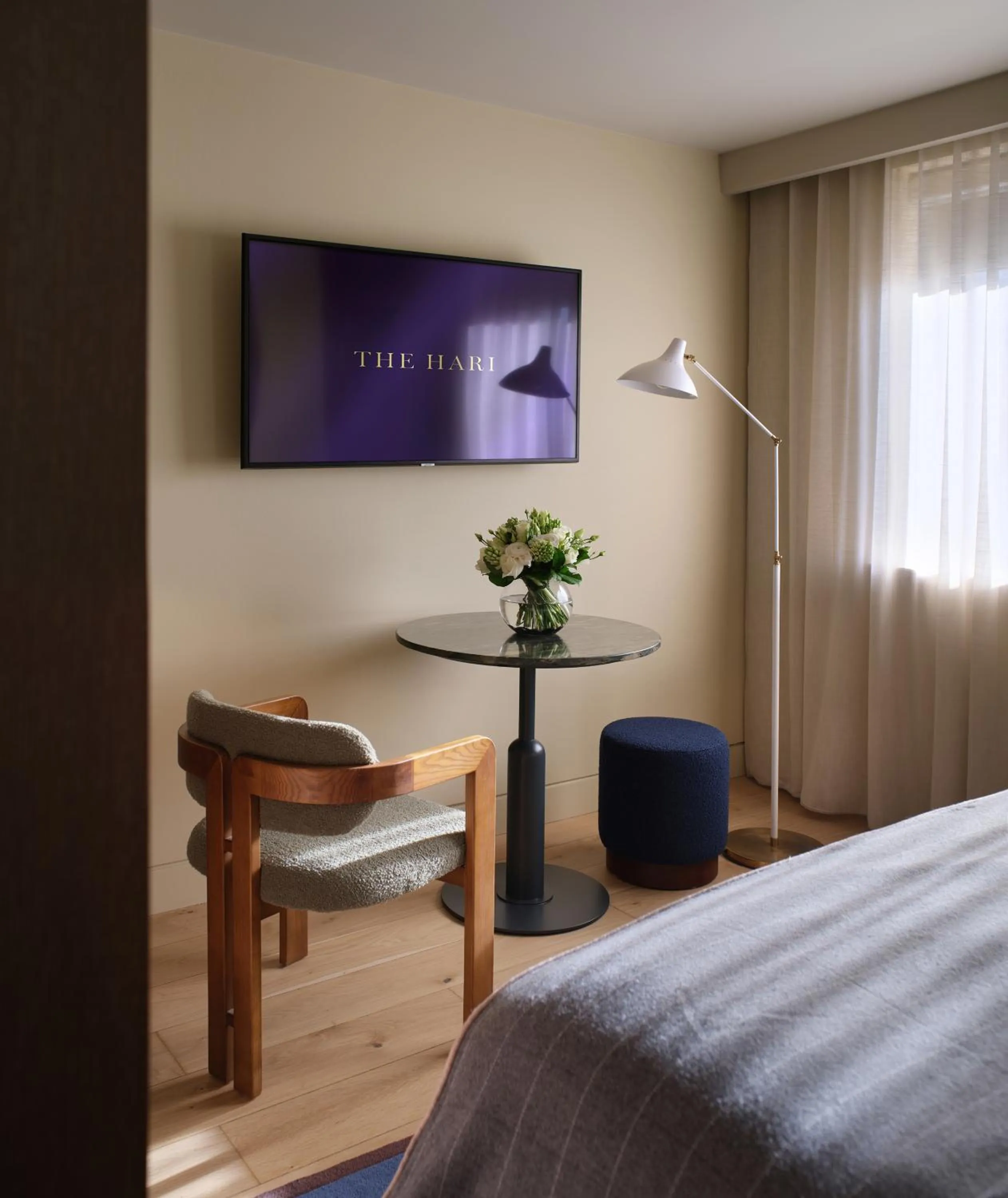 hair dresser, Bed in The Hari London