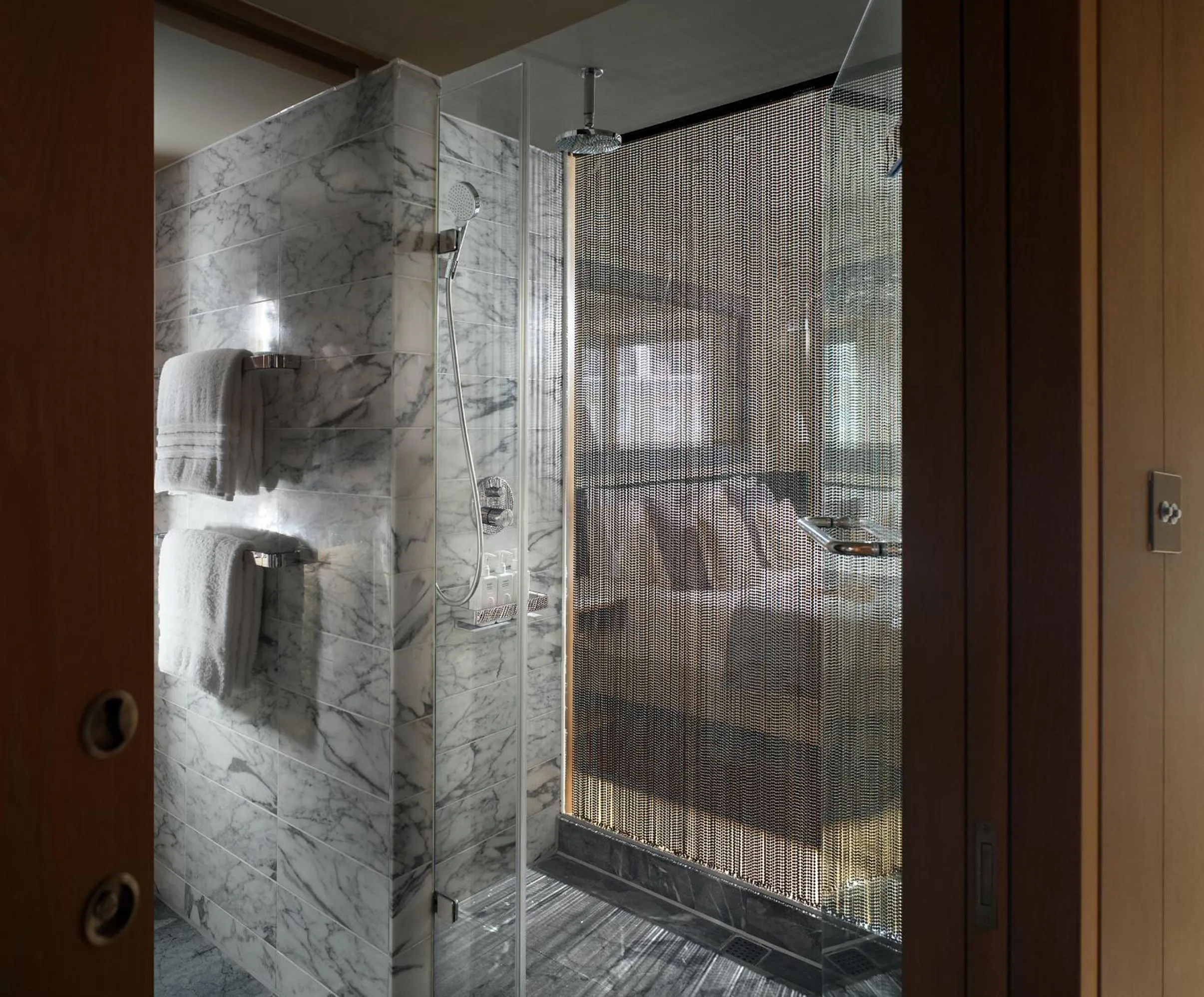 Shower, Bed in The Hari London