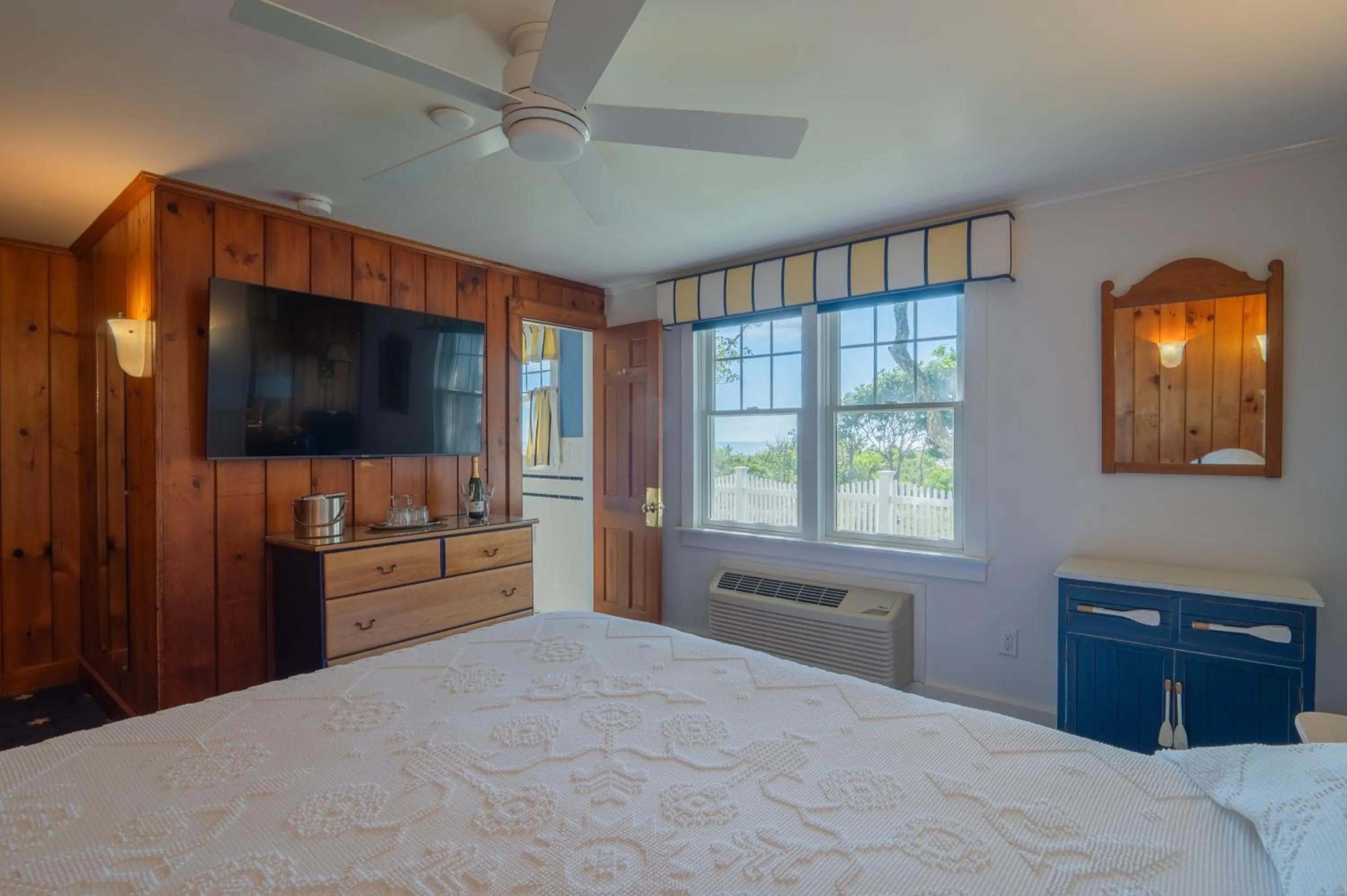 Bed in Winstead Beach Resort