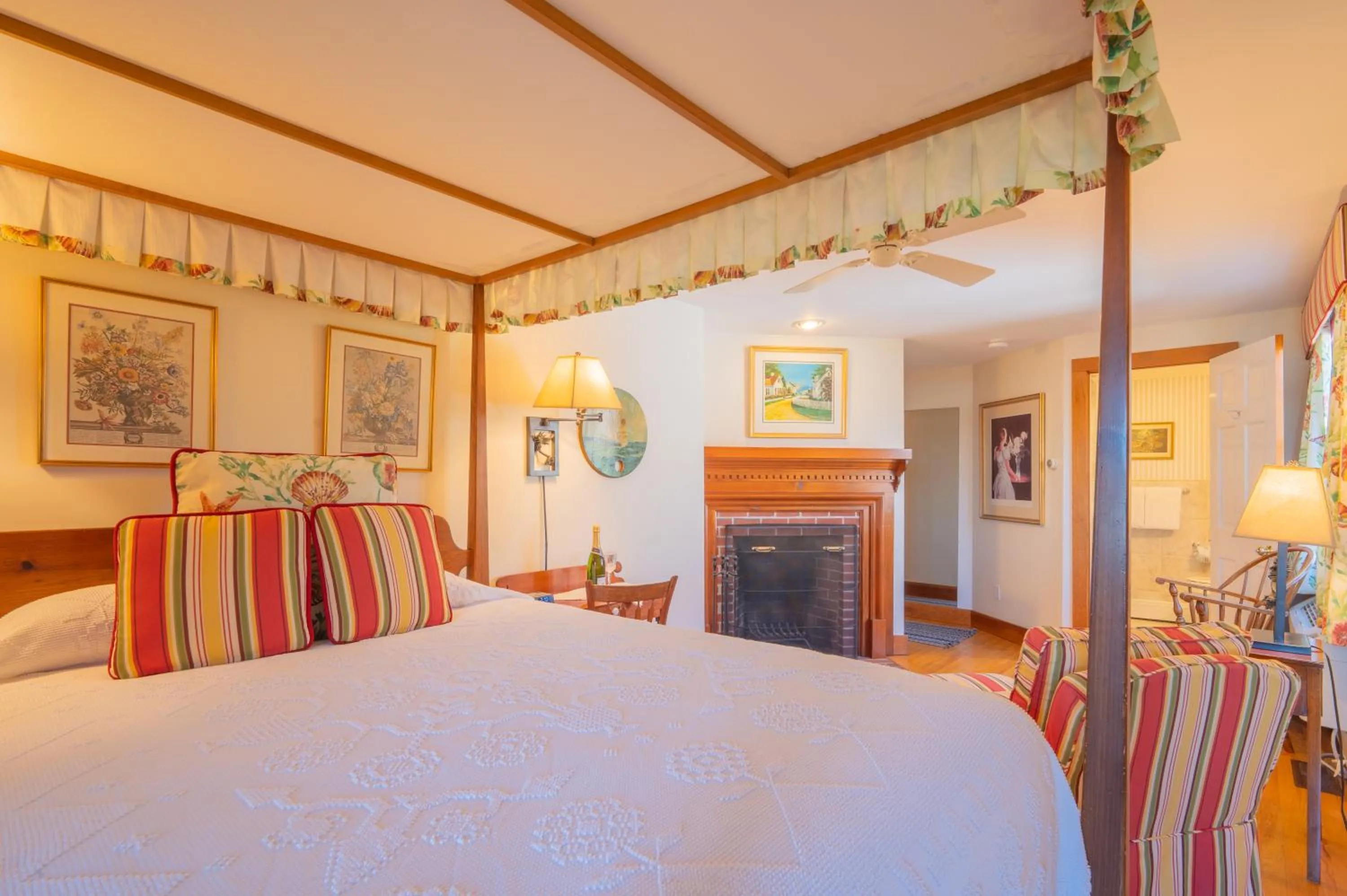 Living room, Bed in Winstead Beach Resort