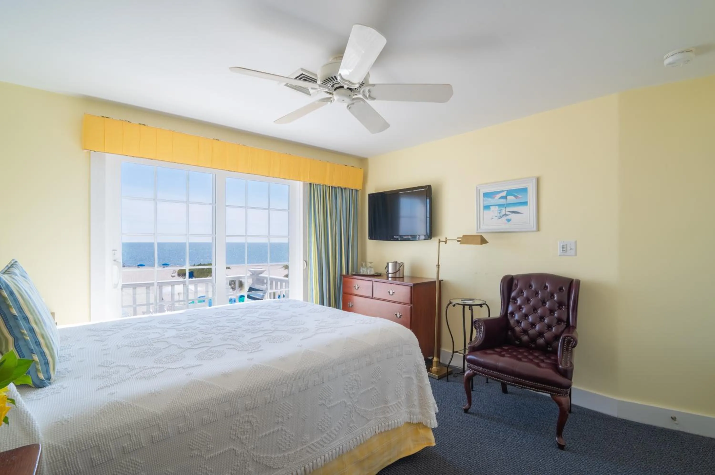 Bed in Winstead Beach Resort