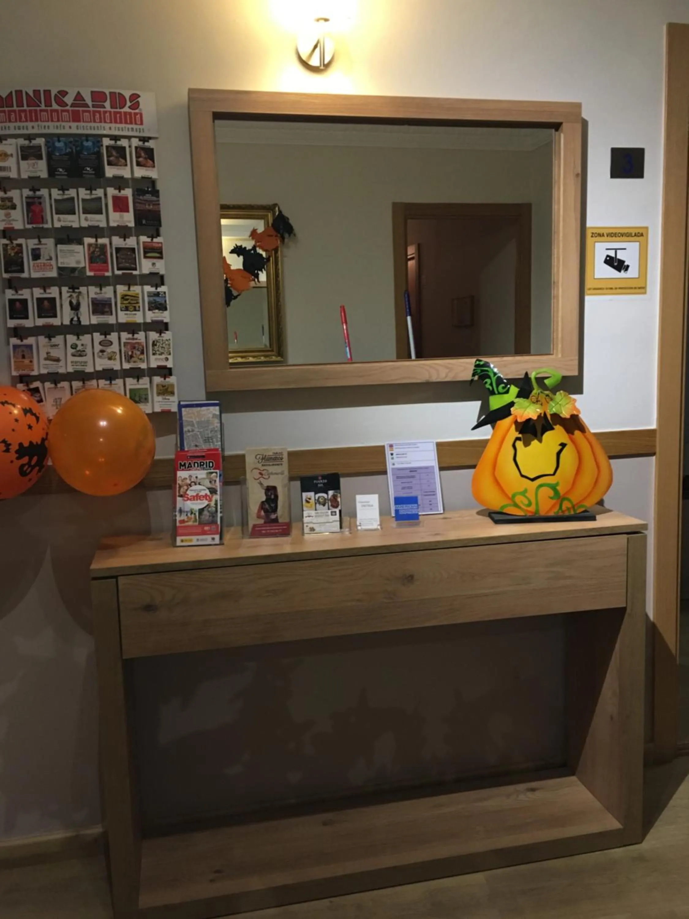 Facade/entrance in Hostal Patria Madrid