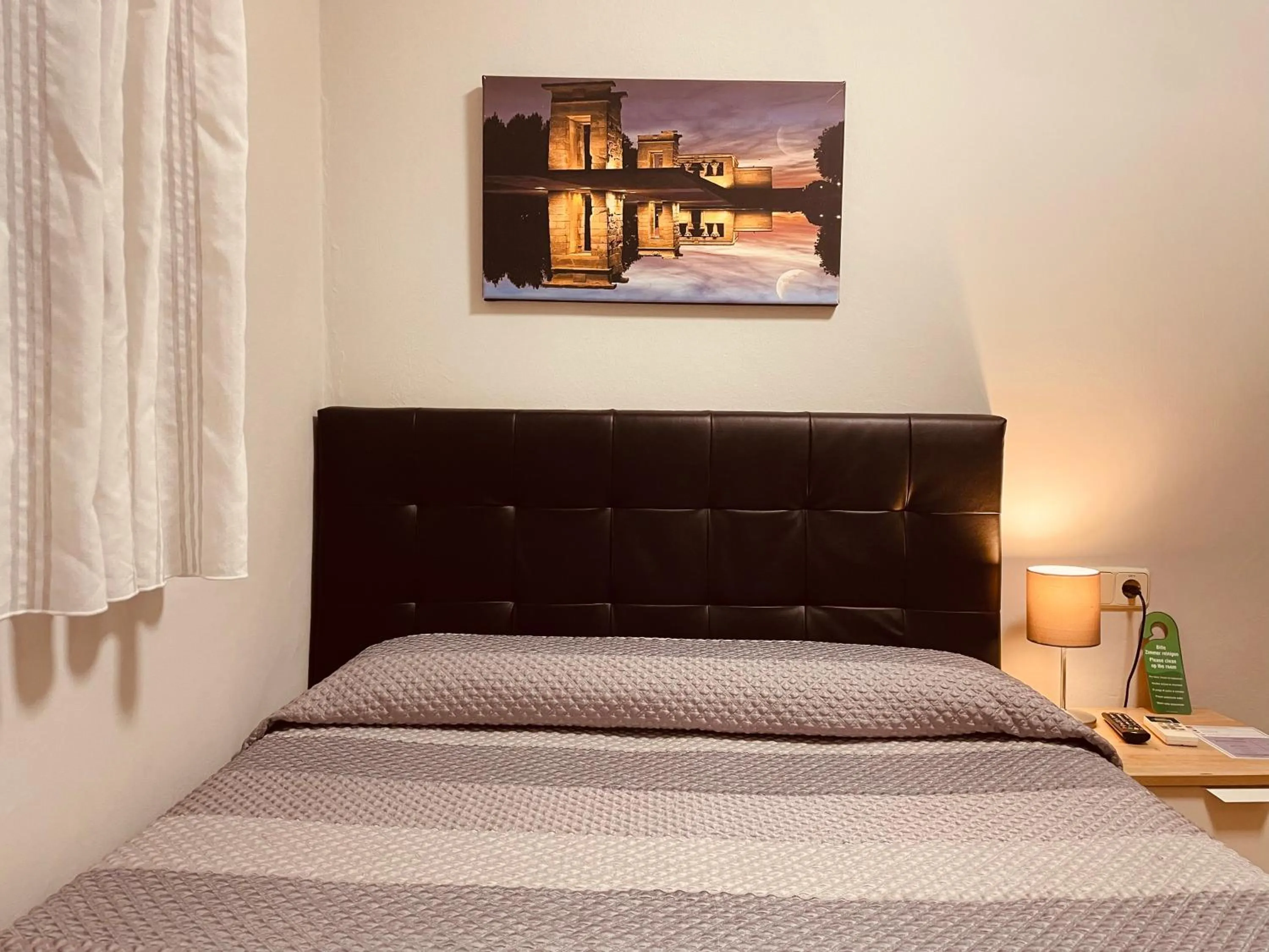 Bed in Hostal Patria Madrid