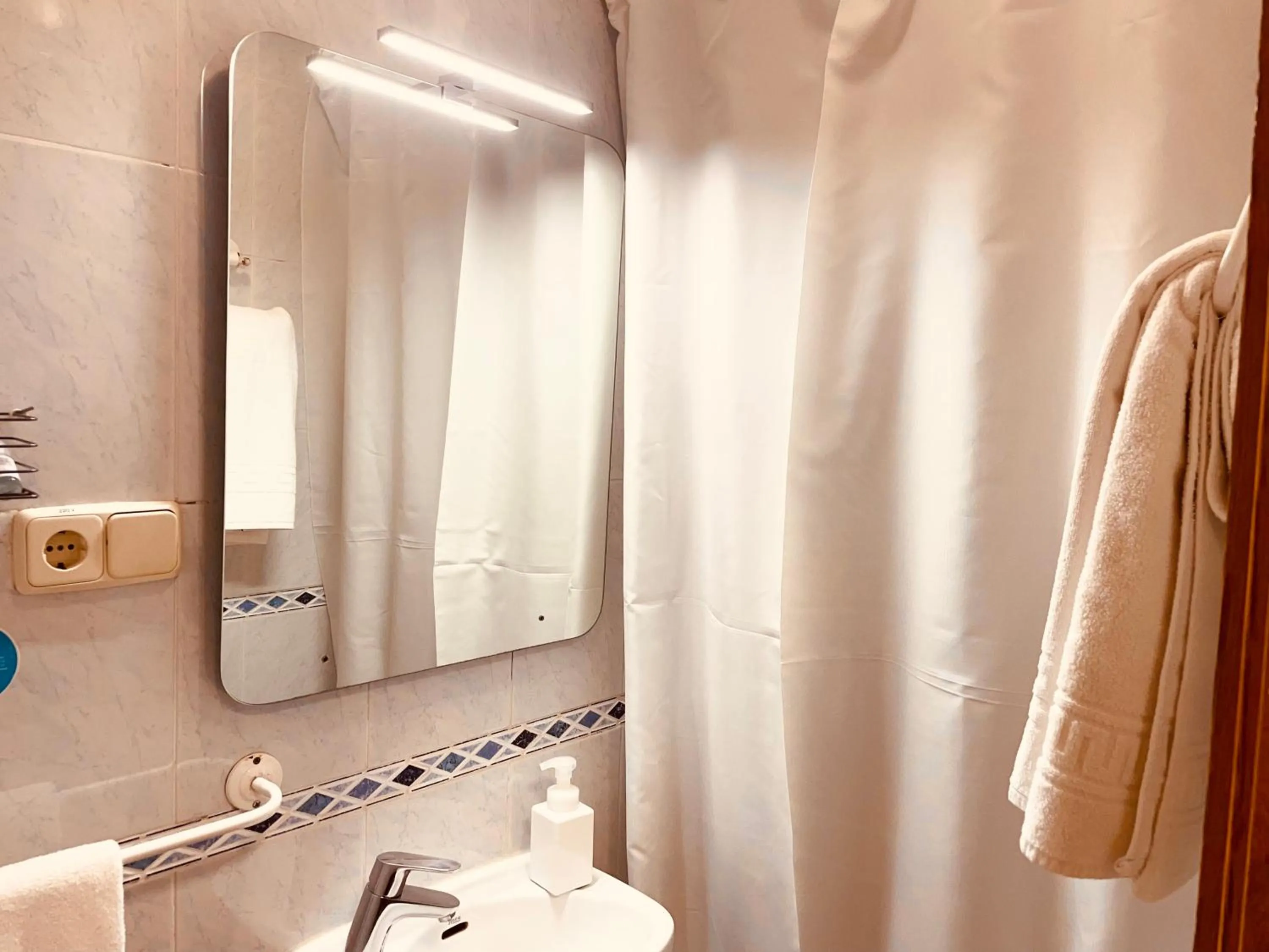 Bathroom in Hostal Patria Madrid