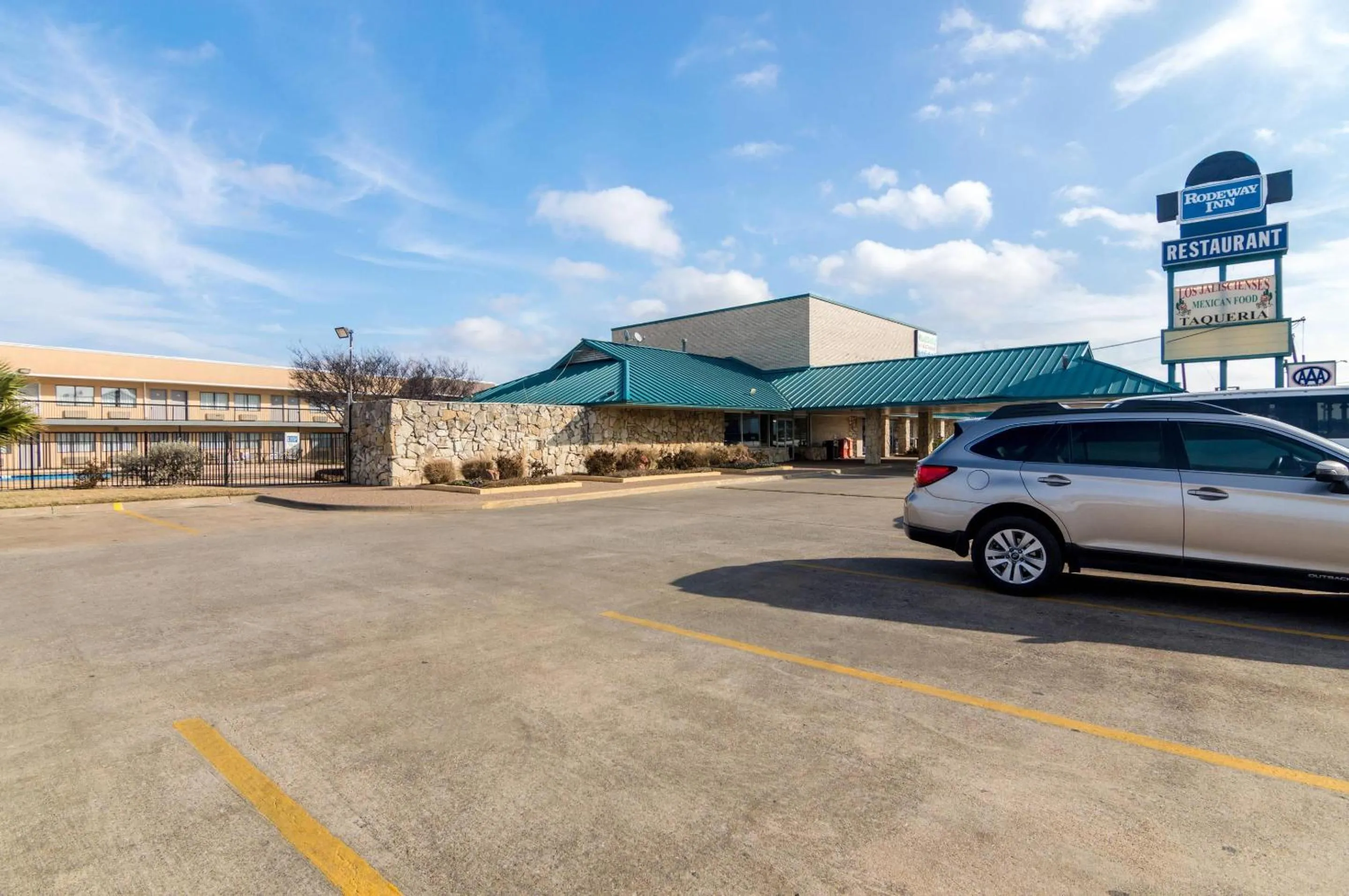 Property building in Rodeway Inn