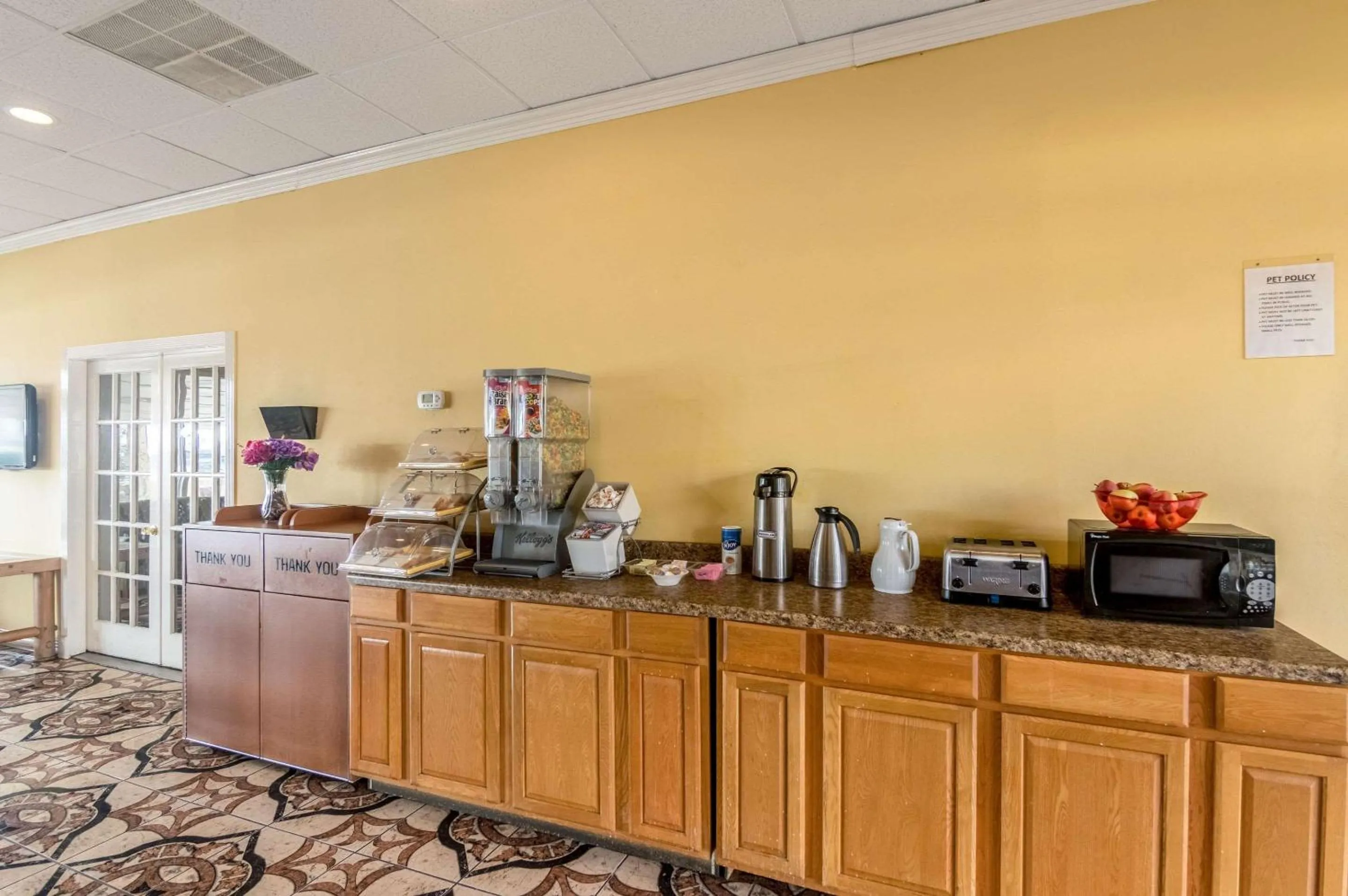 Restaurant/places to eat in Rodeway Inn