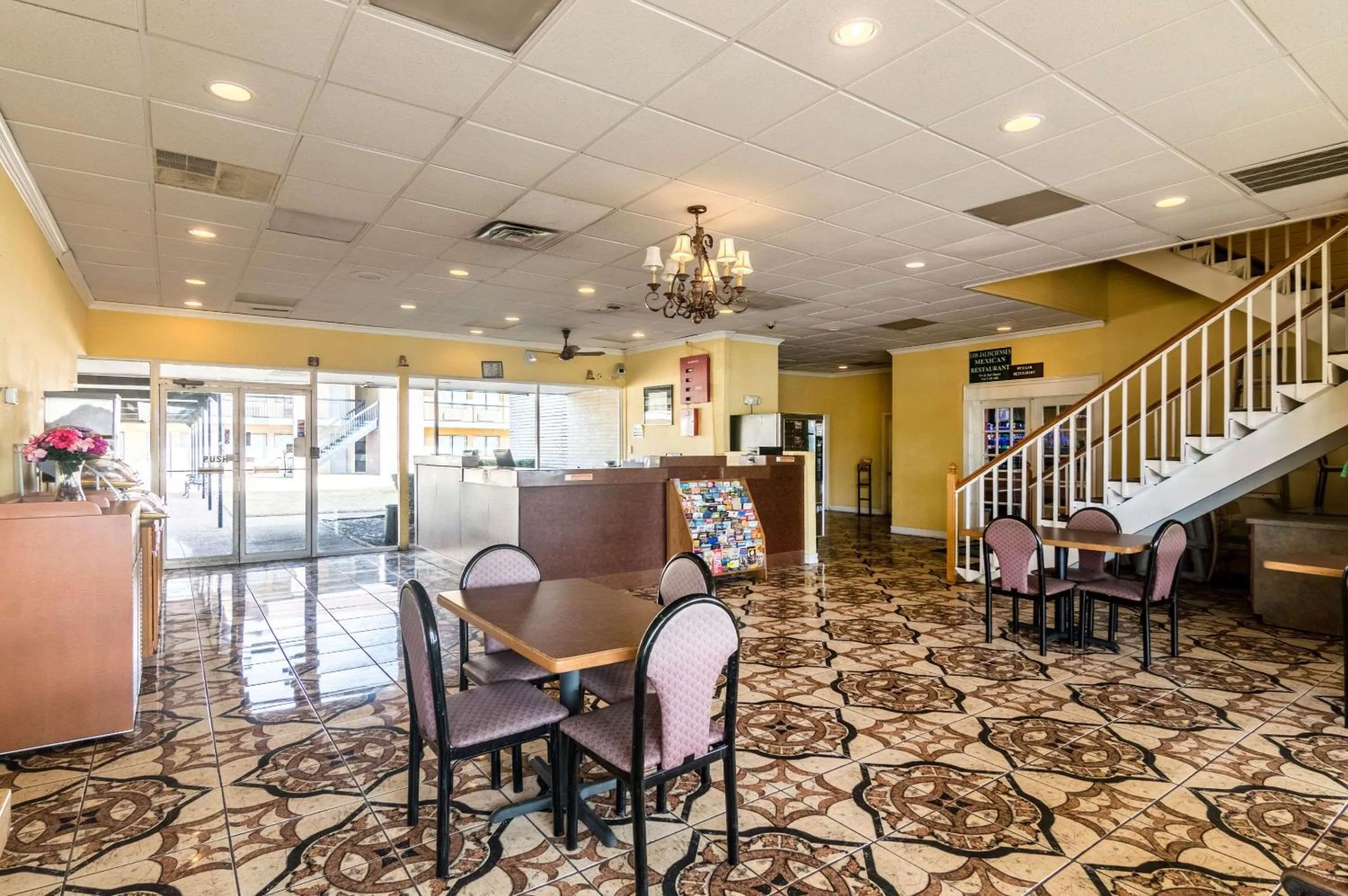 Restaurant/places to eat in Rodeway Inn