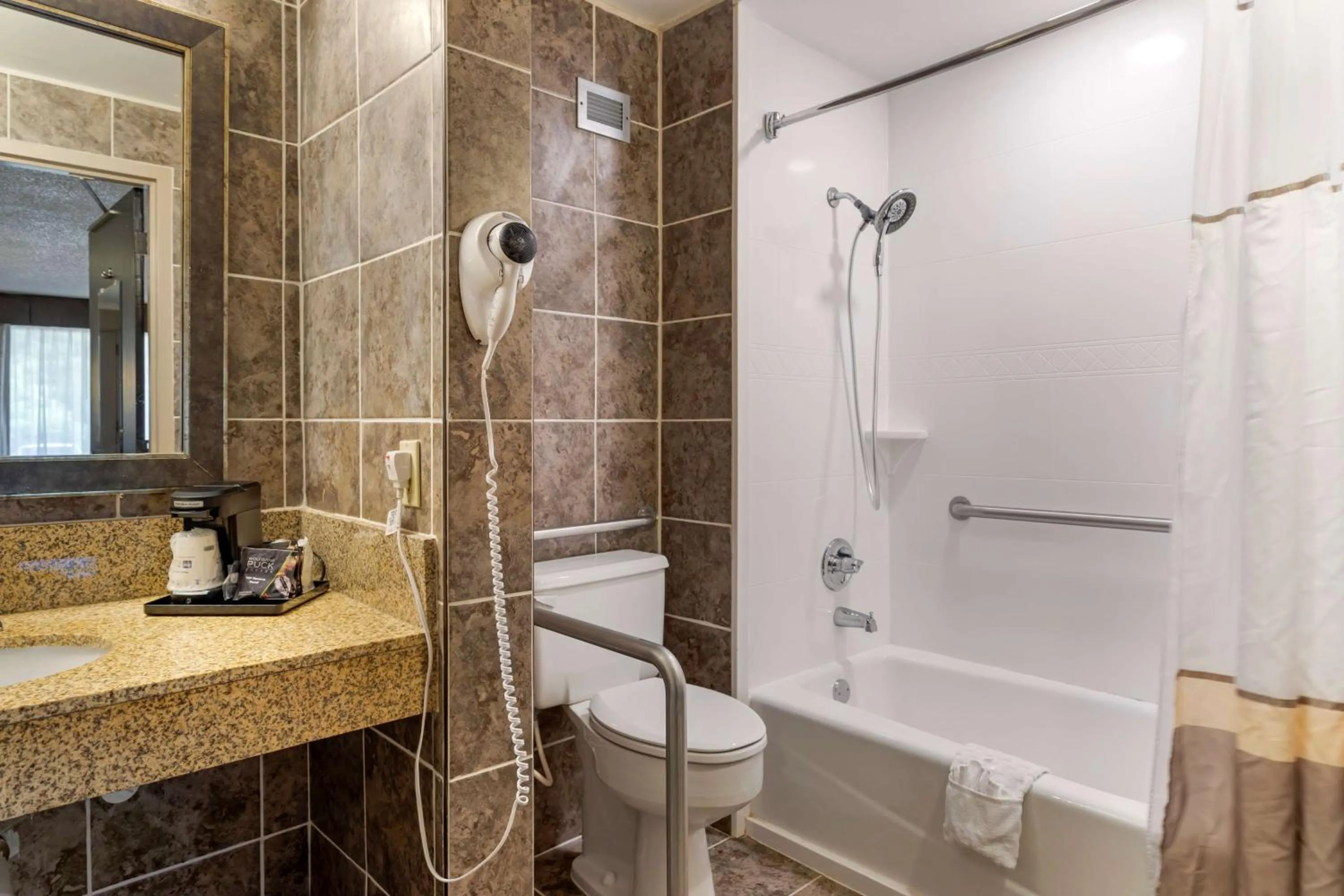 Bathroom in Best Western Smoky Mountain Inn