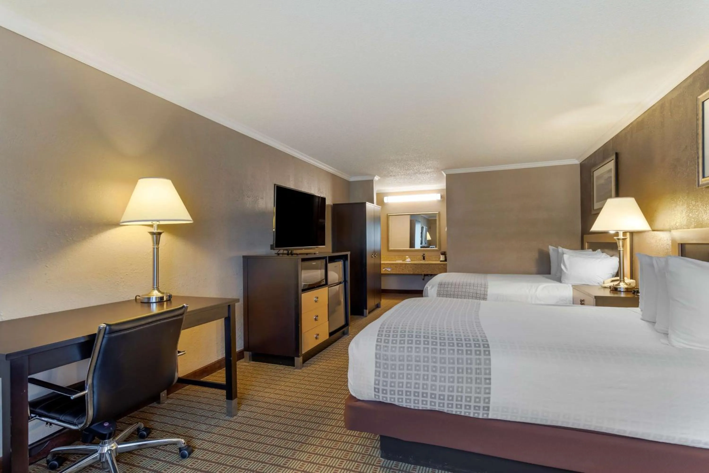 Bedroom, Bed in Best Western Smoky Mountain Inn