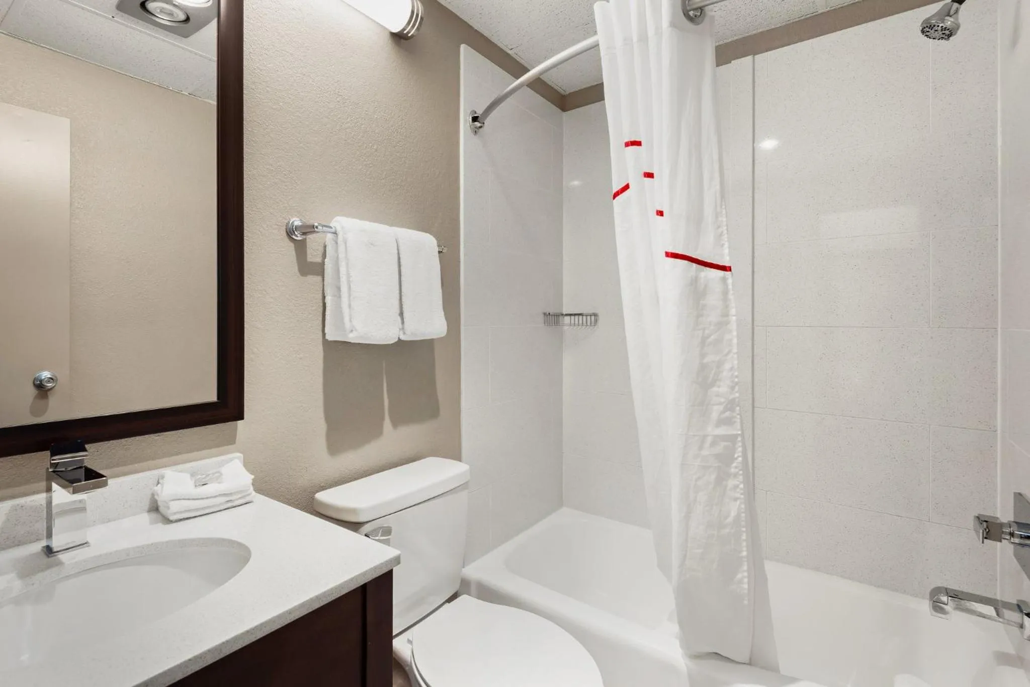 Bathroom in Red Roof Inn Norwich