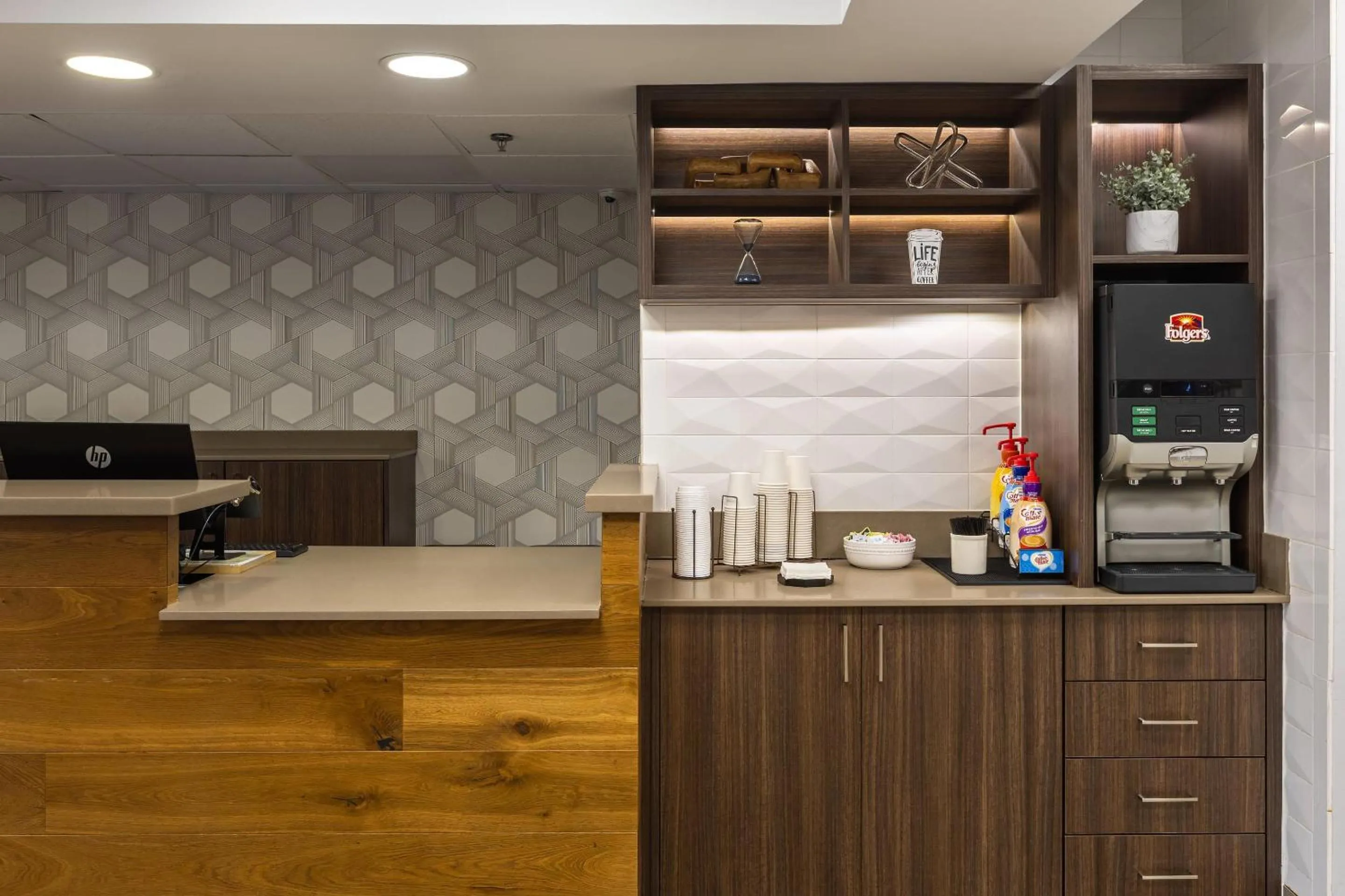 Breakfast in Country Inn & Suites by Radisson, Lake Norman Huntersville, NC