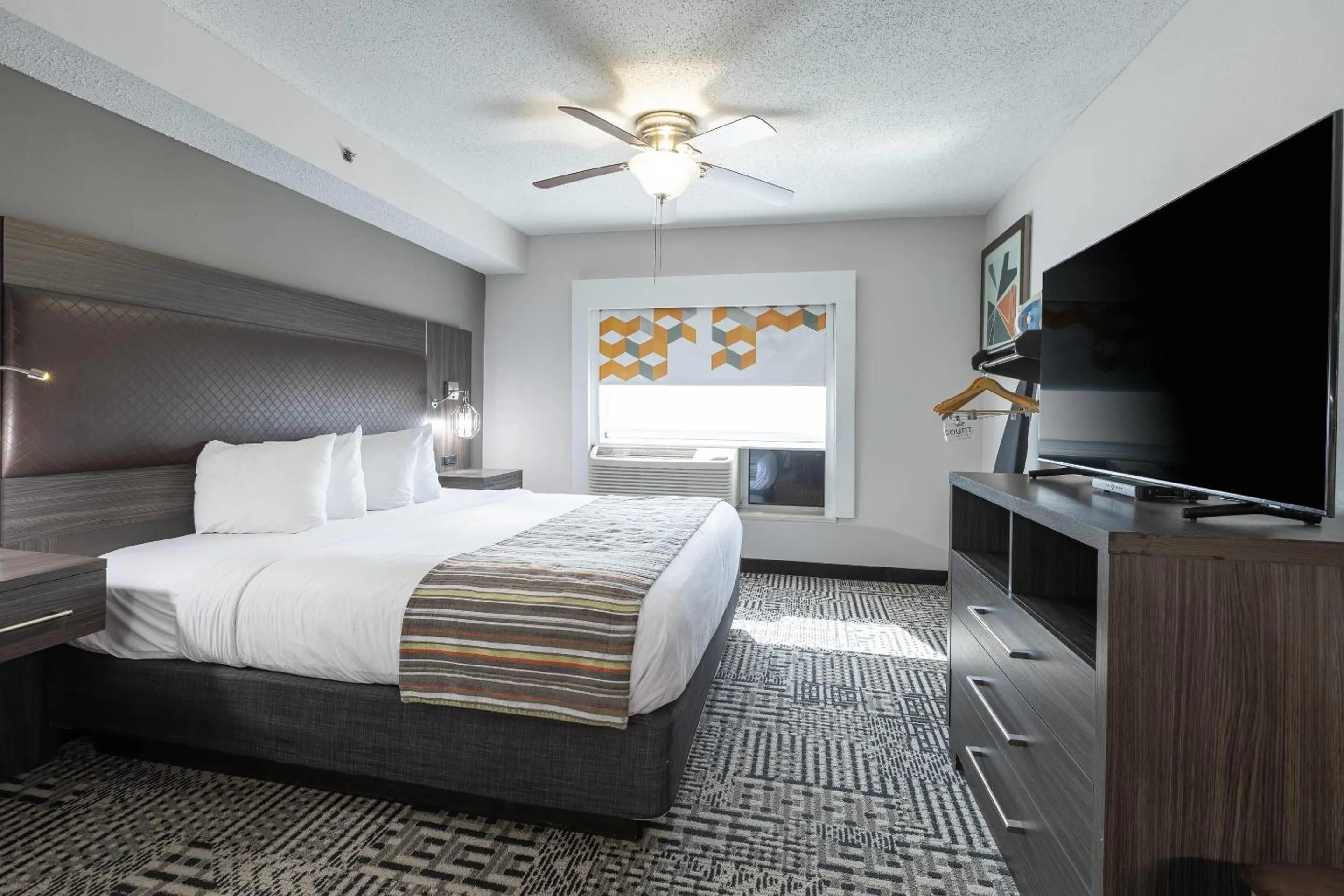 Bedroom, Bed in Country Inn & Suites by Radisson, Lake Norman Huntersville, NC