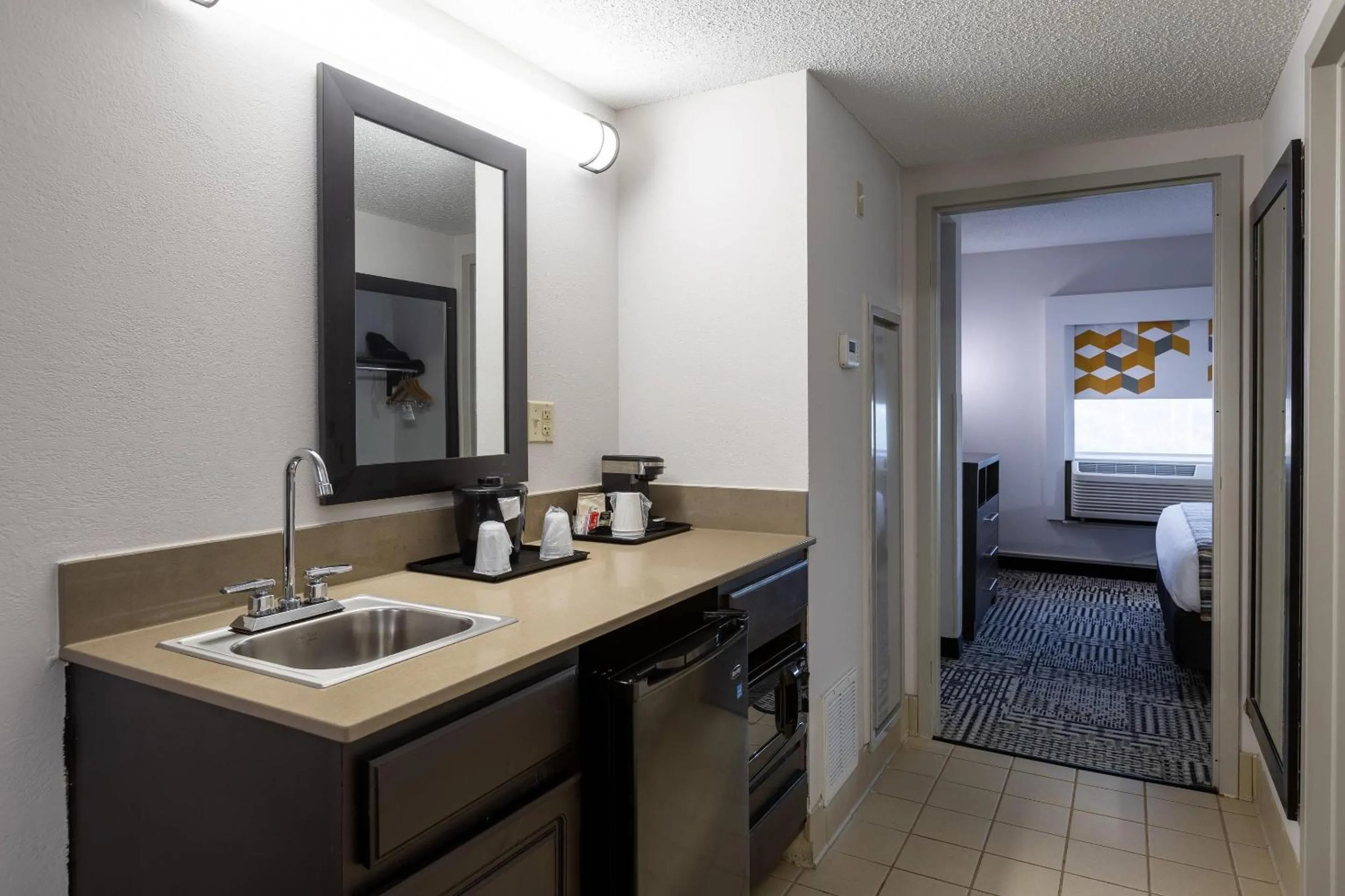 Bedroom, Bed in Country Inn & Suites by Radisson, Lake Norman Huntersville, NC