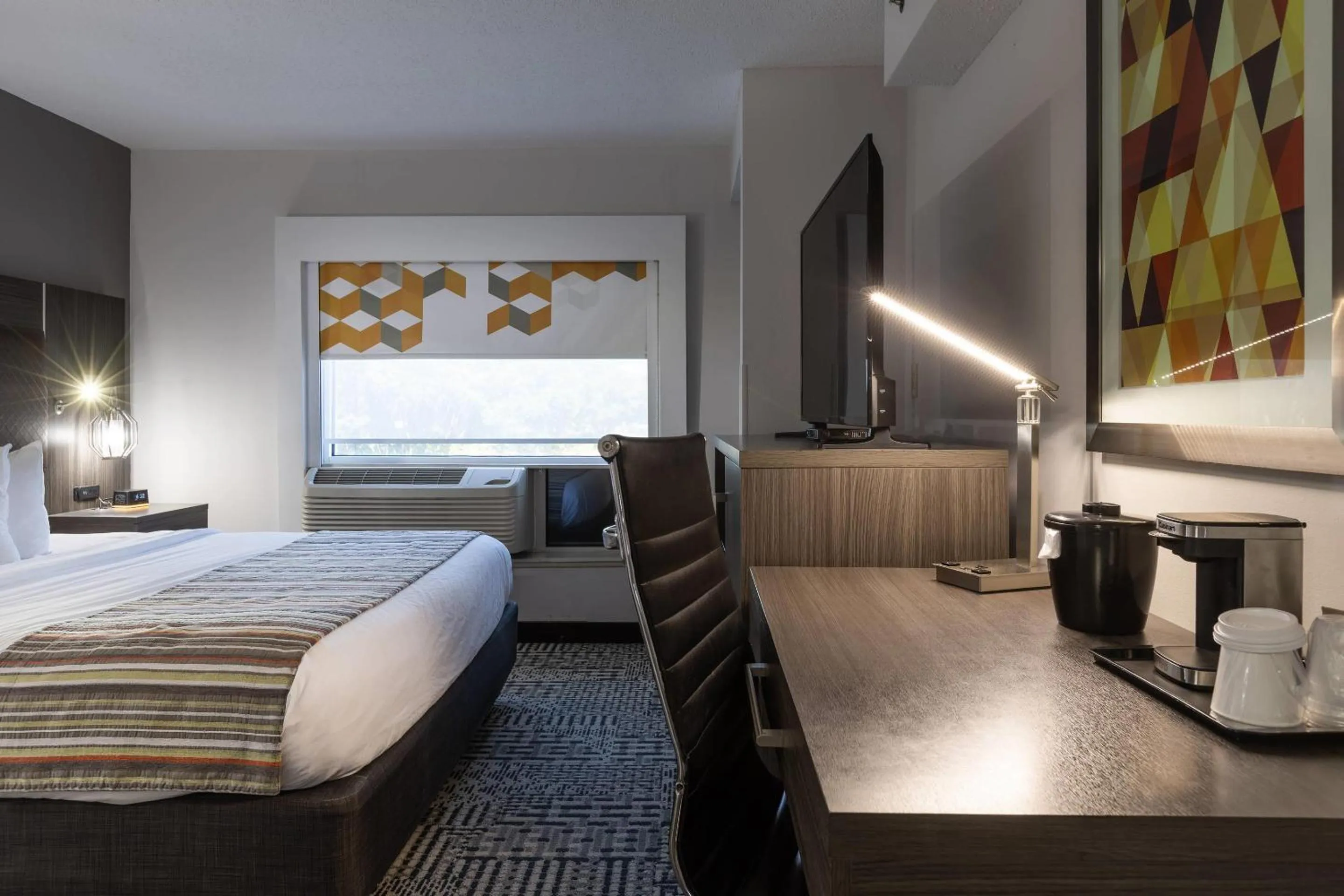 Bedroom, Bed in Country Inn & Suites by Radisson, Lake Norman Huntersville, NC