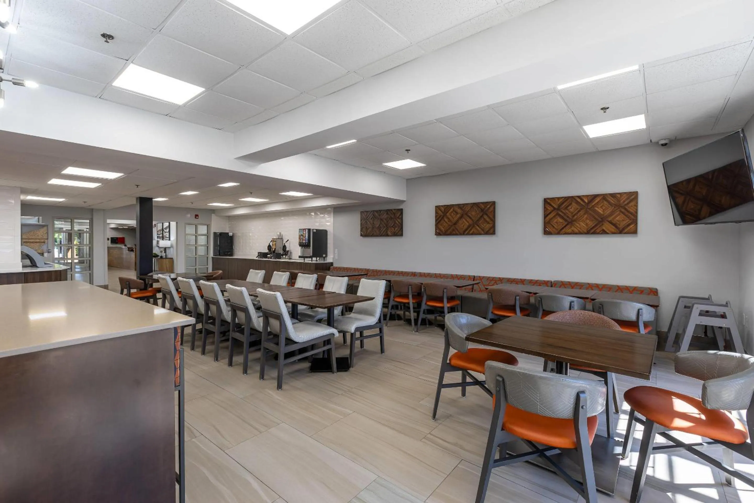 Breakfast in Country Inn & Suites by Radisson, Lake Norman Huntersville, NC