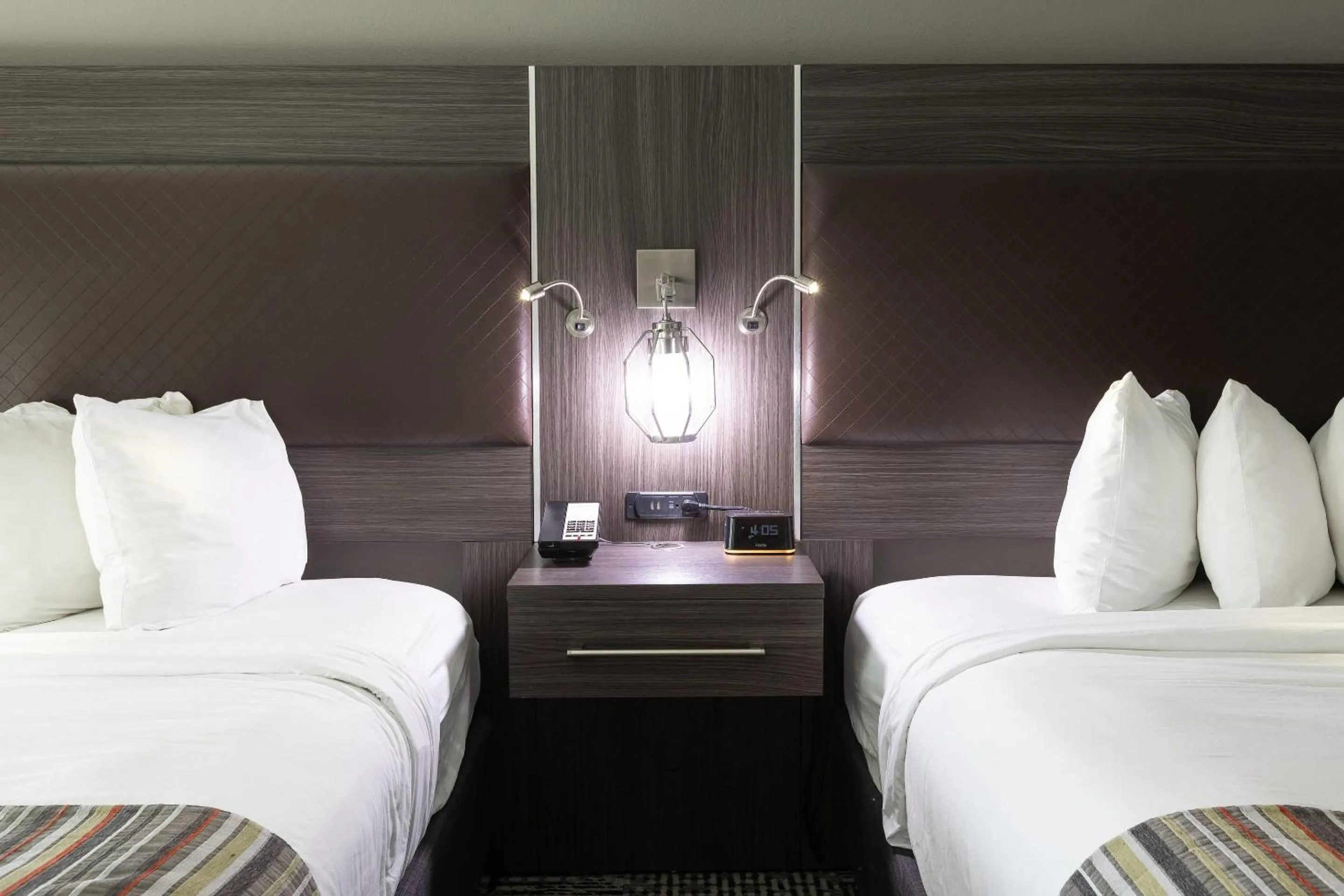 Bedroom, Bed in Country Inn & Suites by Radisson, Lake Norman Huntersville, NC