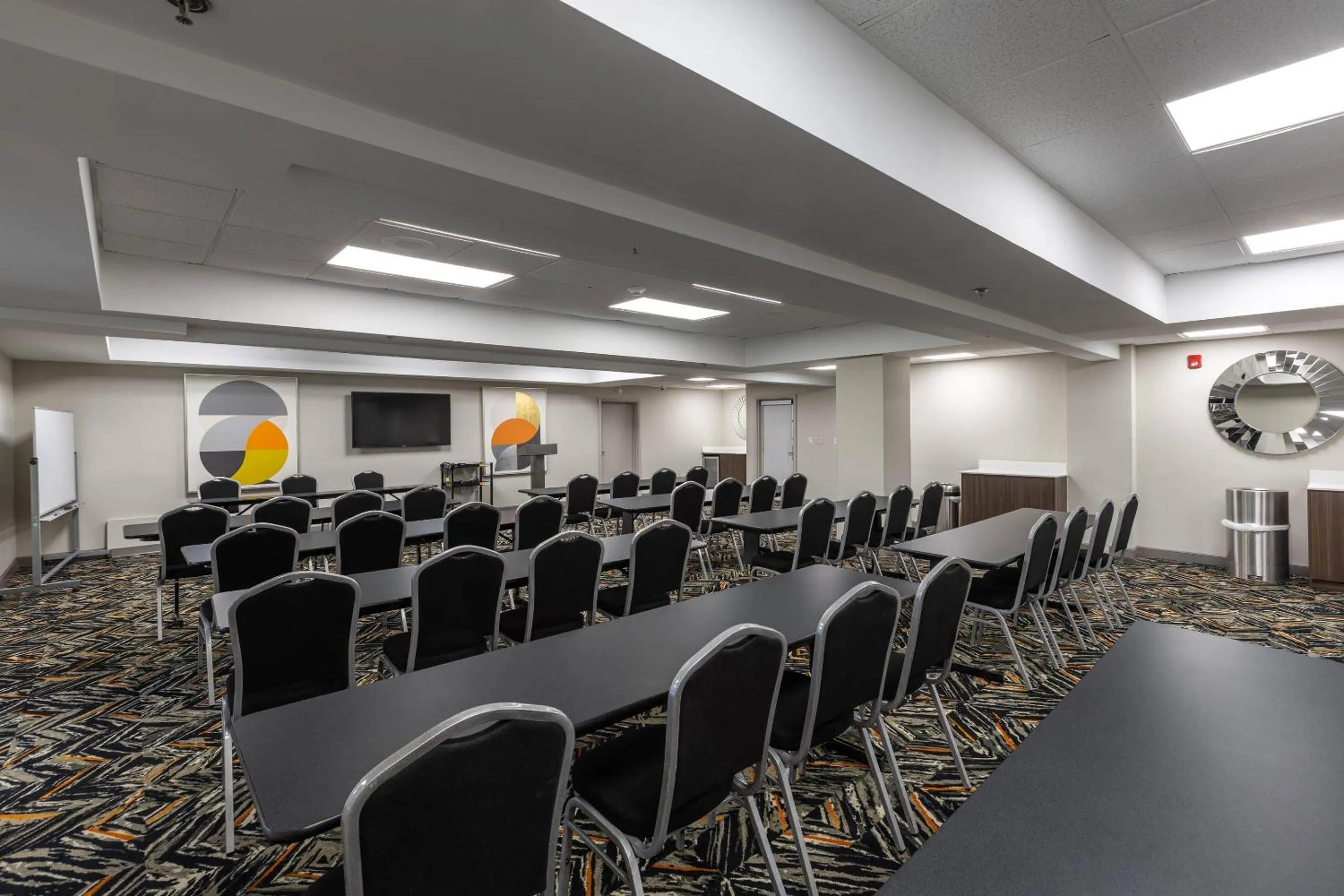 Bedroom in Country Inn & Suites by Radisson, Lake Norman Huntersville, NC