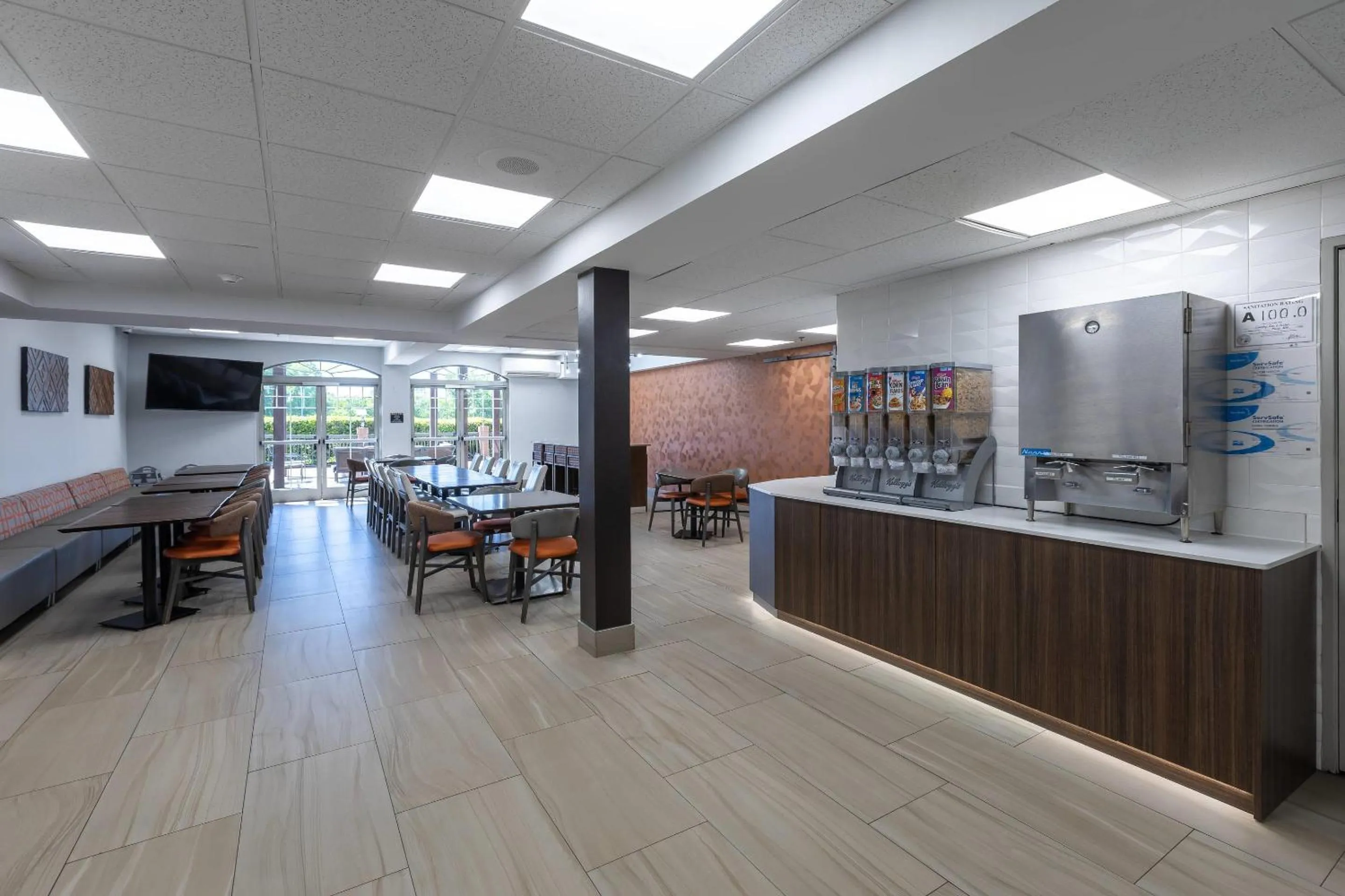 Breakfast in Country Inn & Suites by Radisson, Lake Norman Huntersville, NC