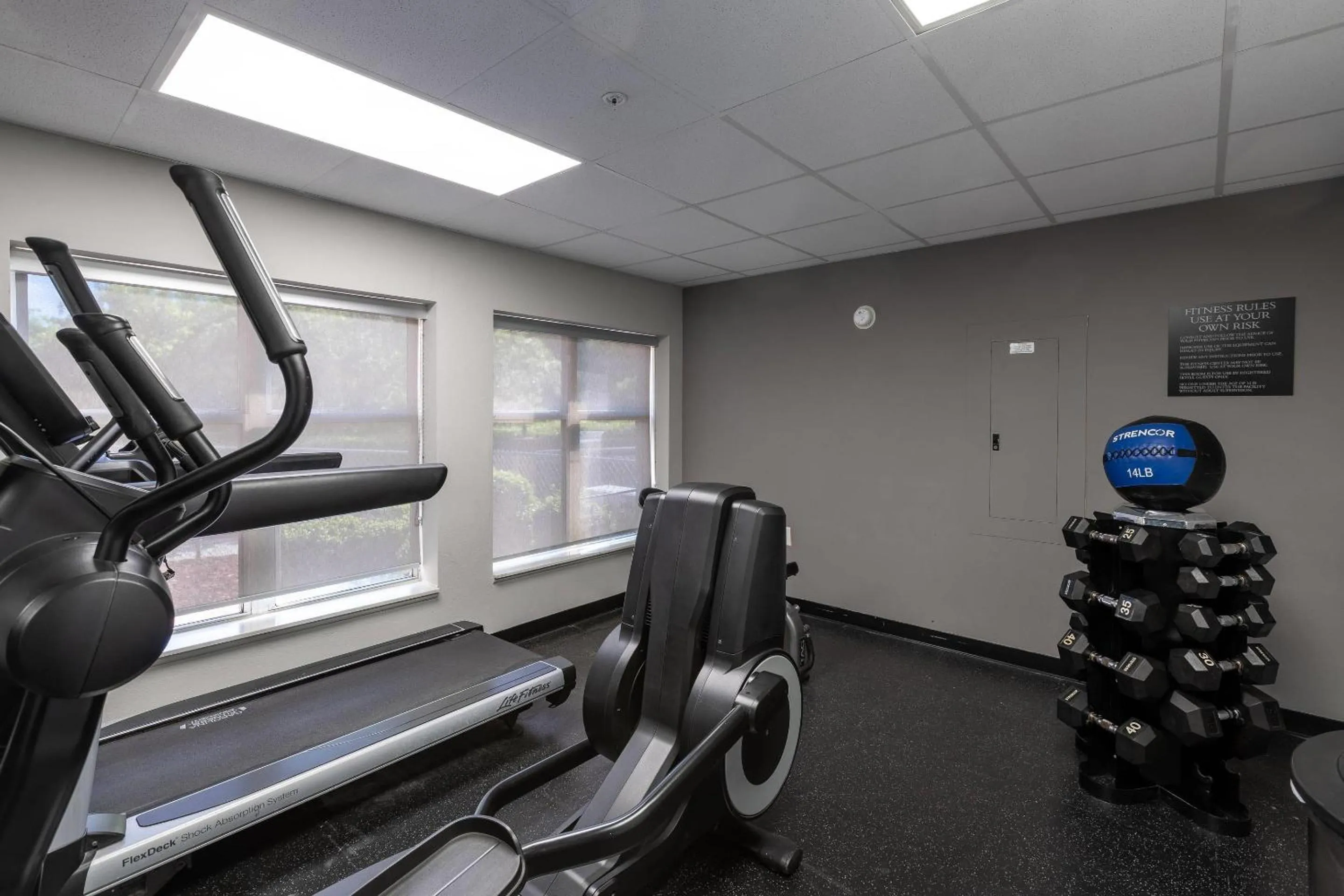 Fitness centre/facilities in Country Inn & Suites by Radisson, Lake Norman Huntersville, NC