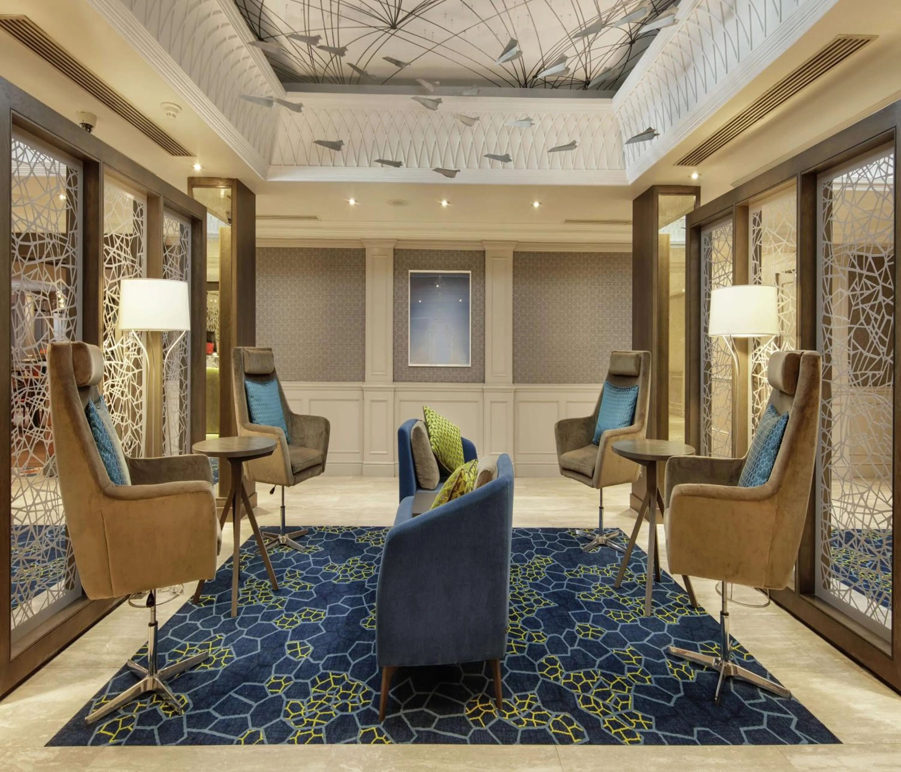 Lobby or reception in Hilton East Midlands Airport