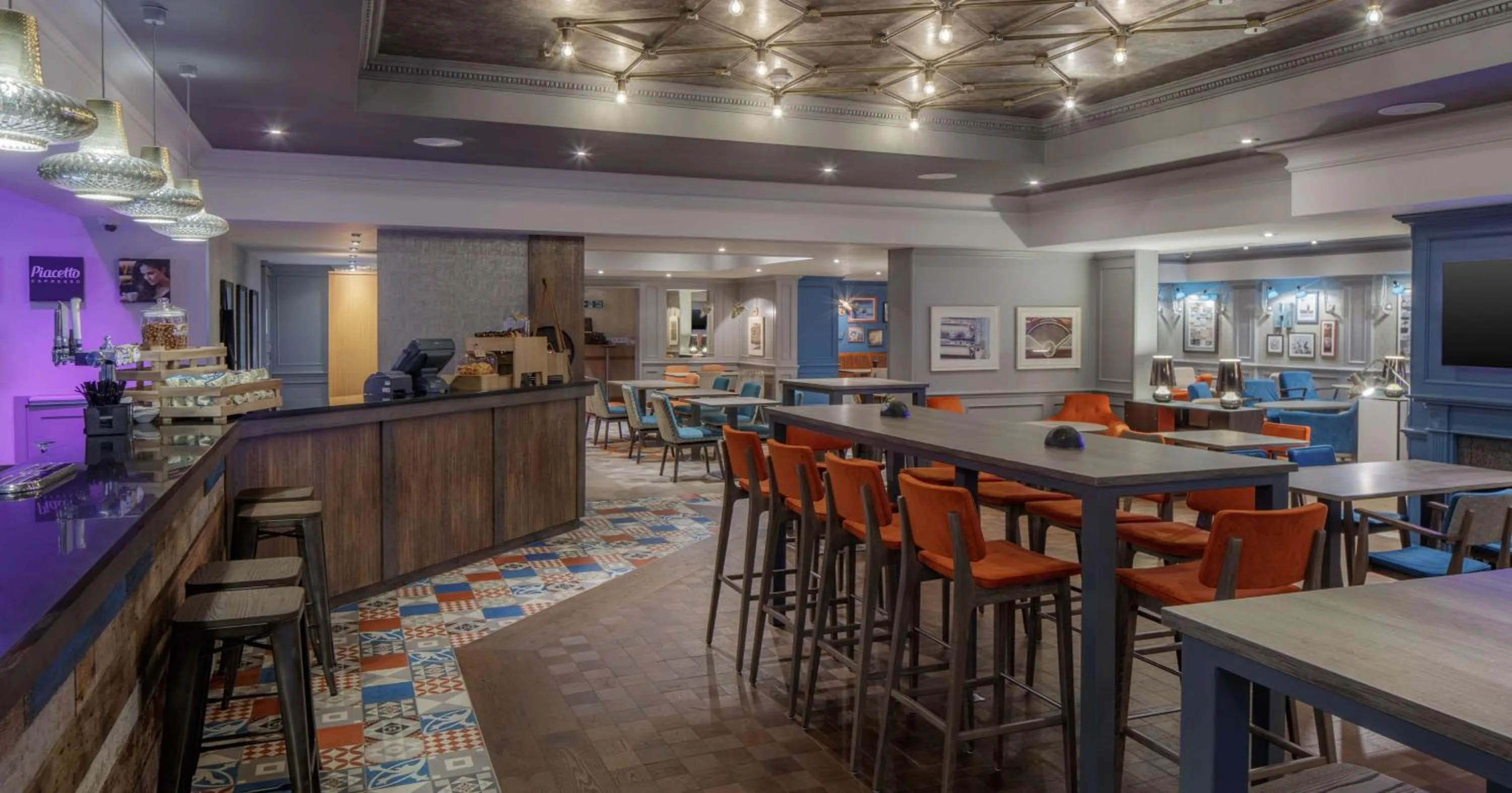 Restaurant/places to eat in Hilton East Midlands Airport