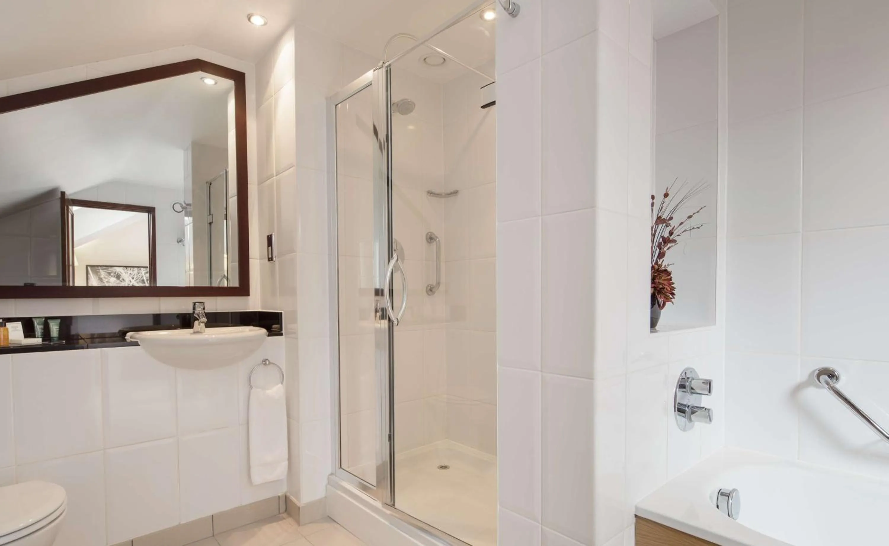 Bathroom in Hilton East Midlands Airport