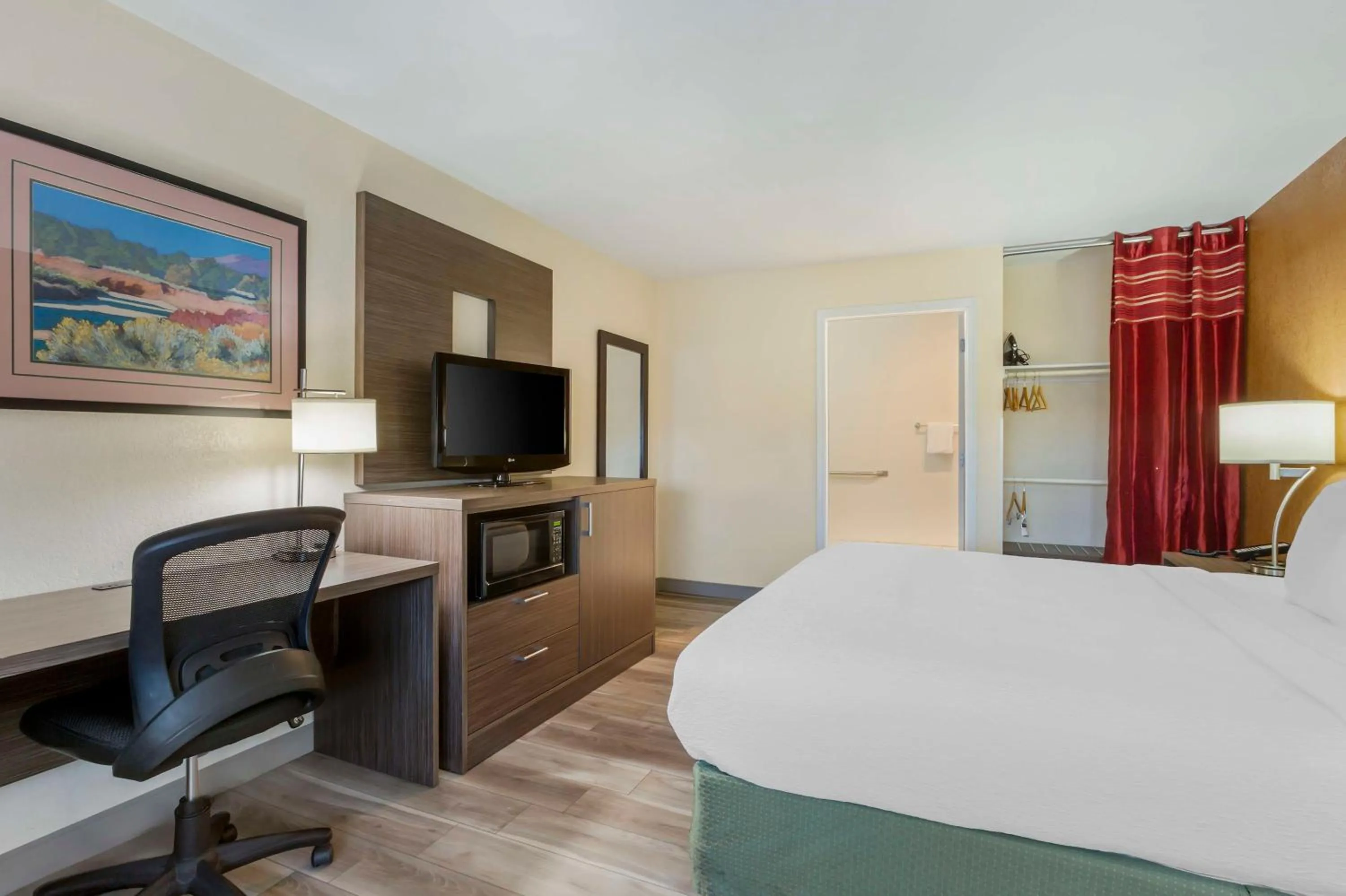 Bedroom, Bed in Best Western Superstition Springs Inn